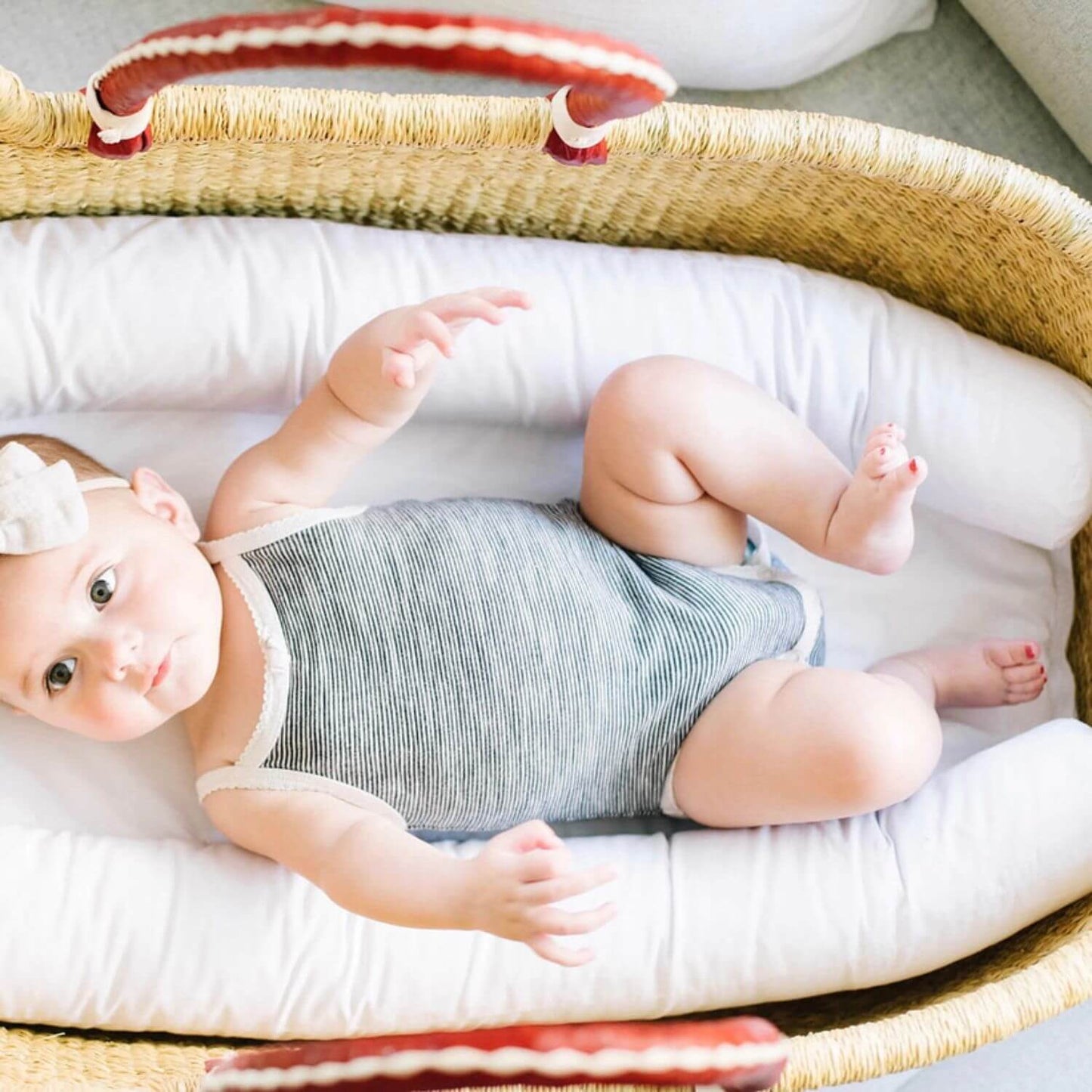 Plum+Sparrow Cognac Handle Moses Basket