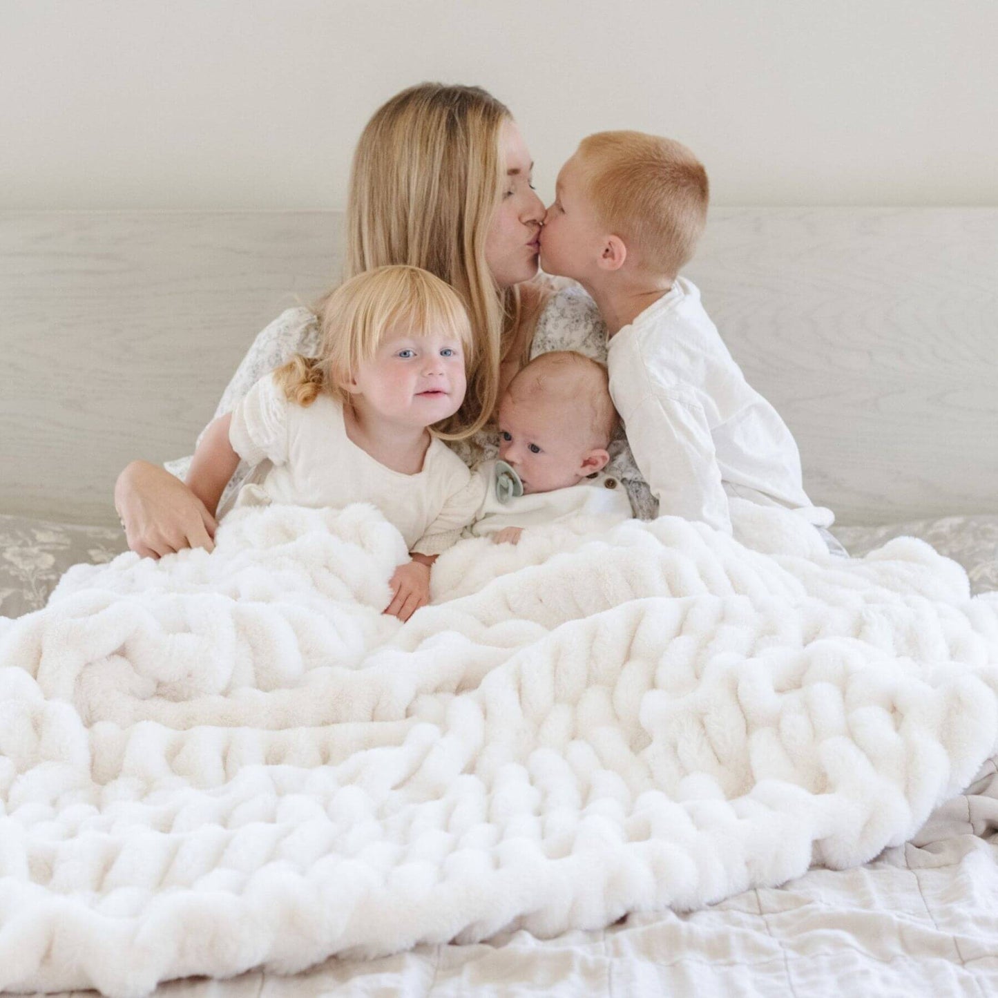 Mom & Kids under Saranoni Double Ruched Faux Fur Throw Blankets Snow
