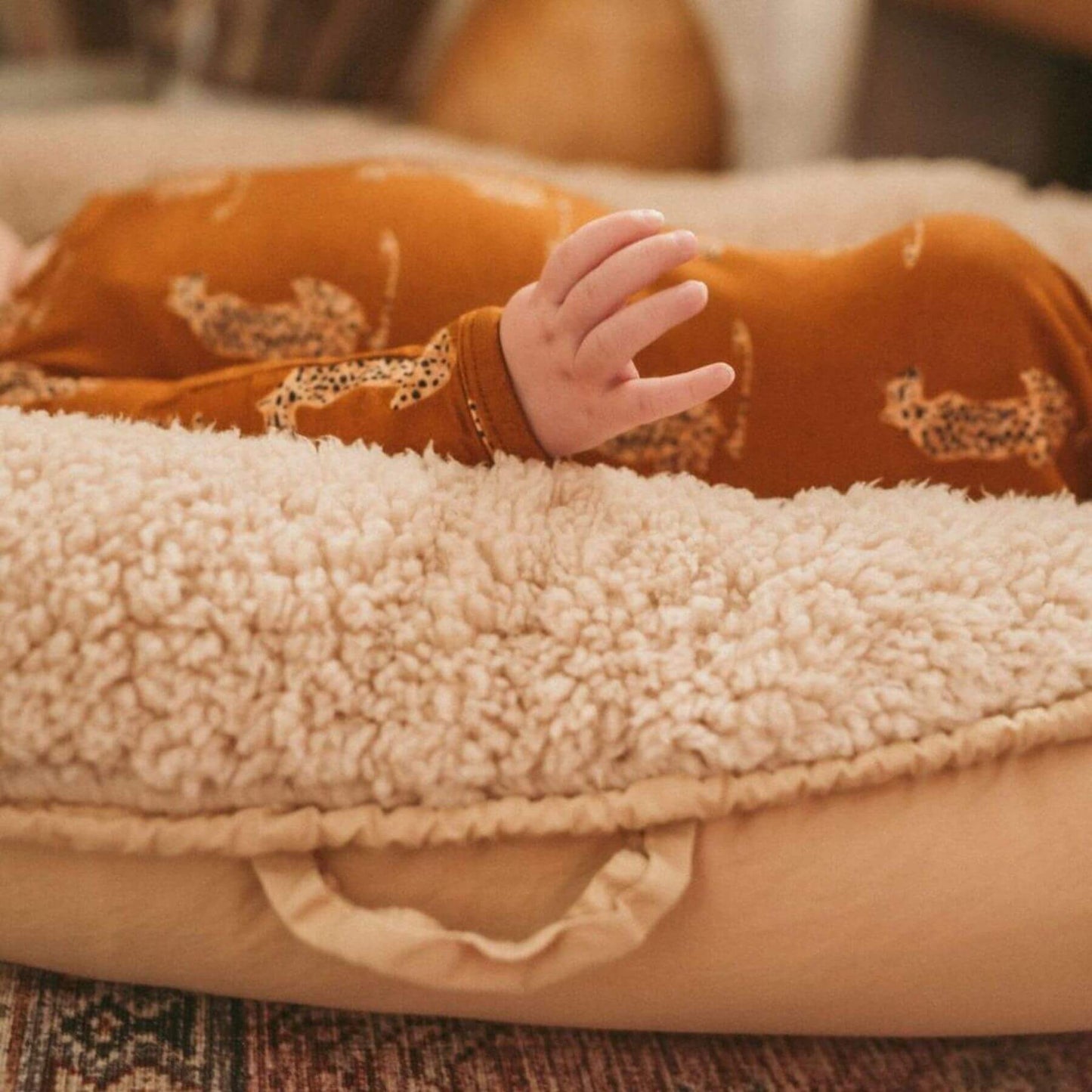 Detail of Jabaloo Duo Snuggle Nest - Ivory