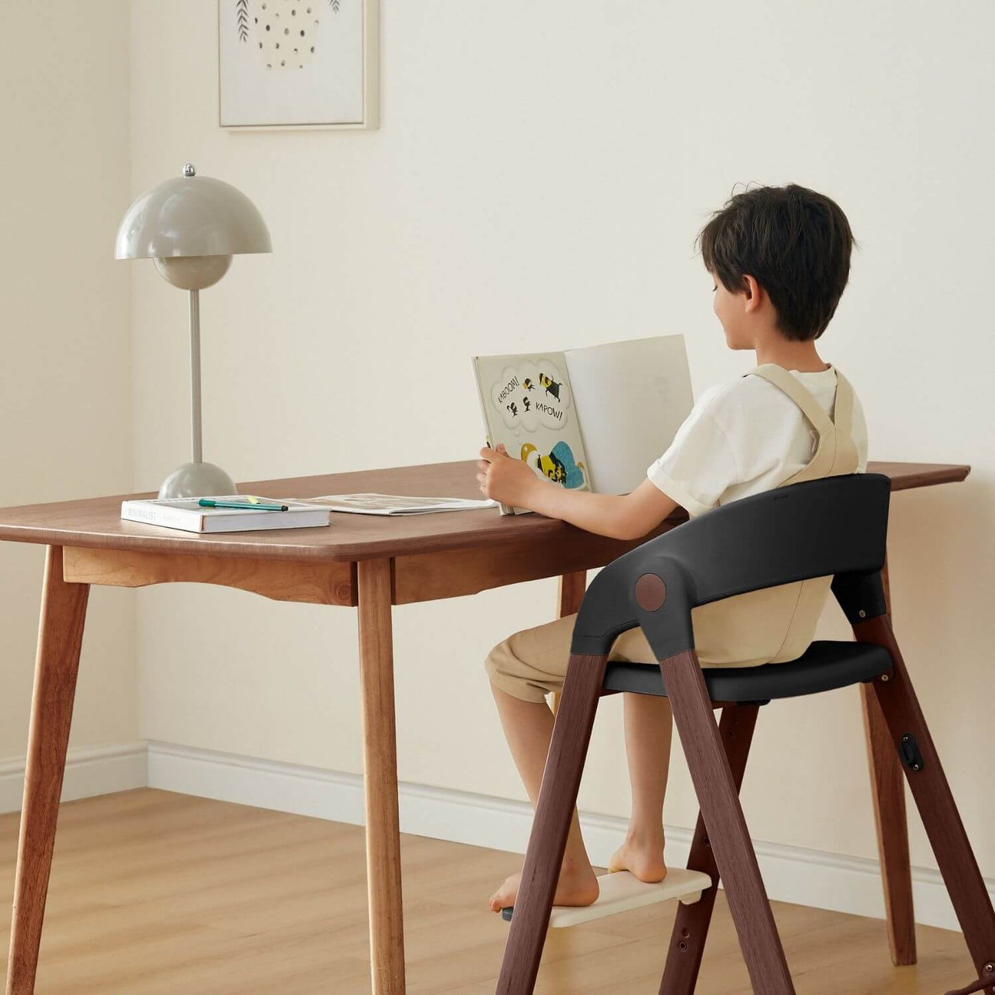 Kid Reading on KUB High Chair Black