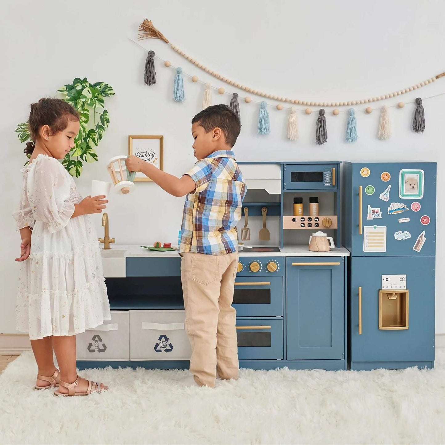 Kids Playing with Teamson Kids Little Chef Atlanta Large Modular Play Kitchen Blue