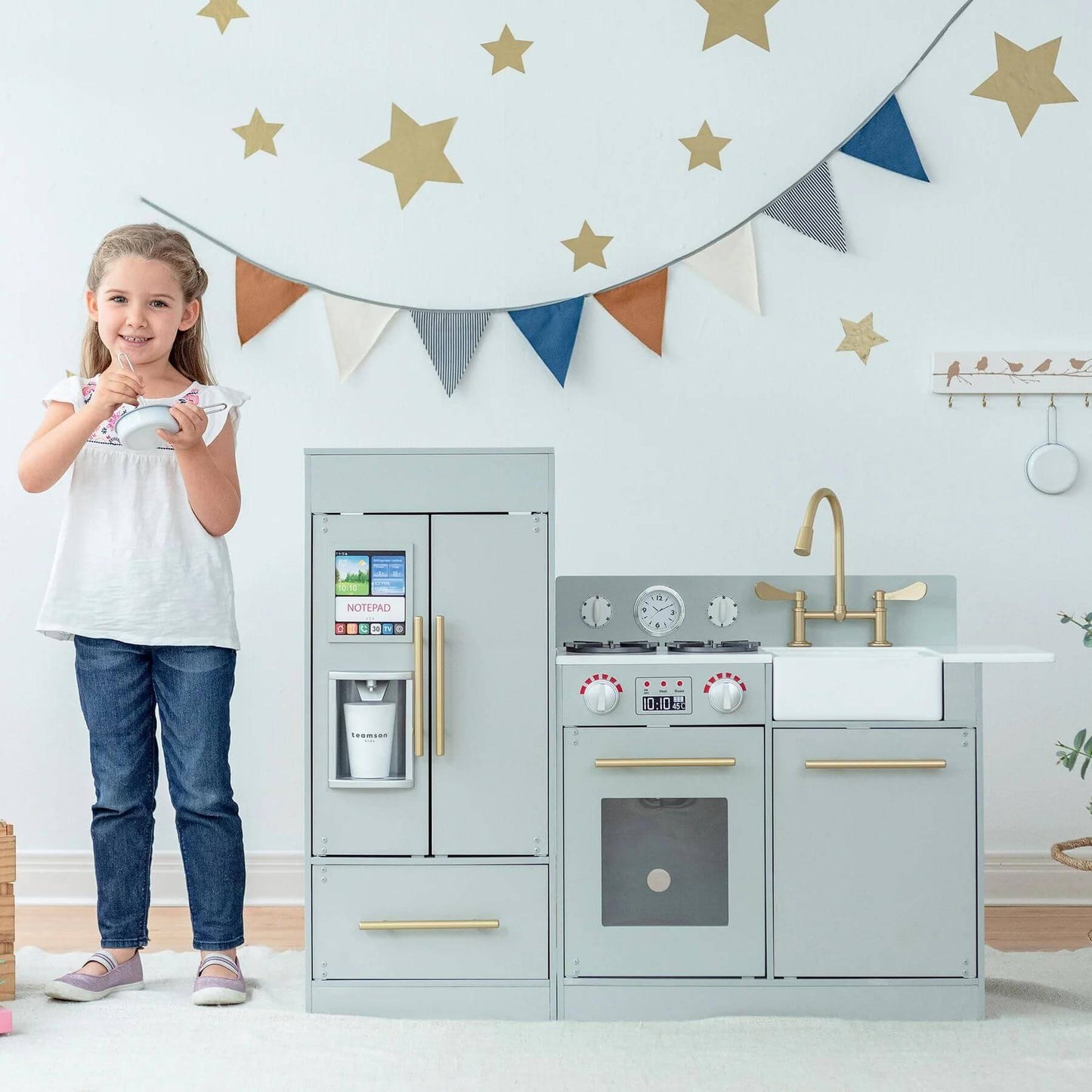 Girl Playing with Teamson Kids Little Chef Charlotte Modern Play Kitchen Gray/Gold