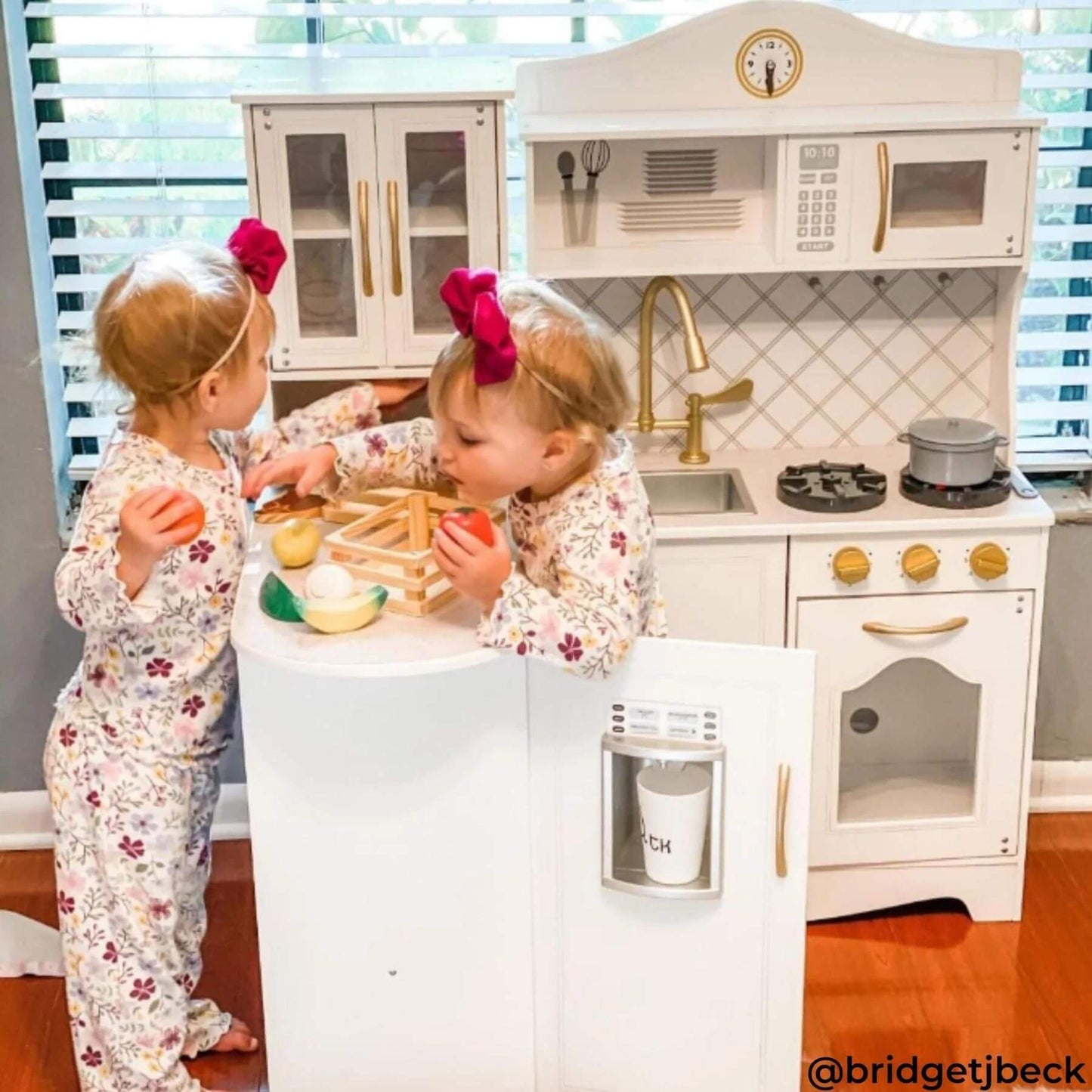 Kids Playing with Teamson Kids Little Chef Upper East Retro Play Kitchen White