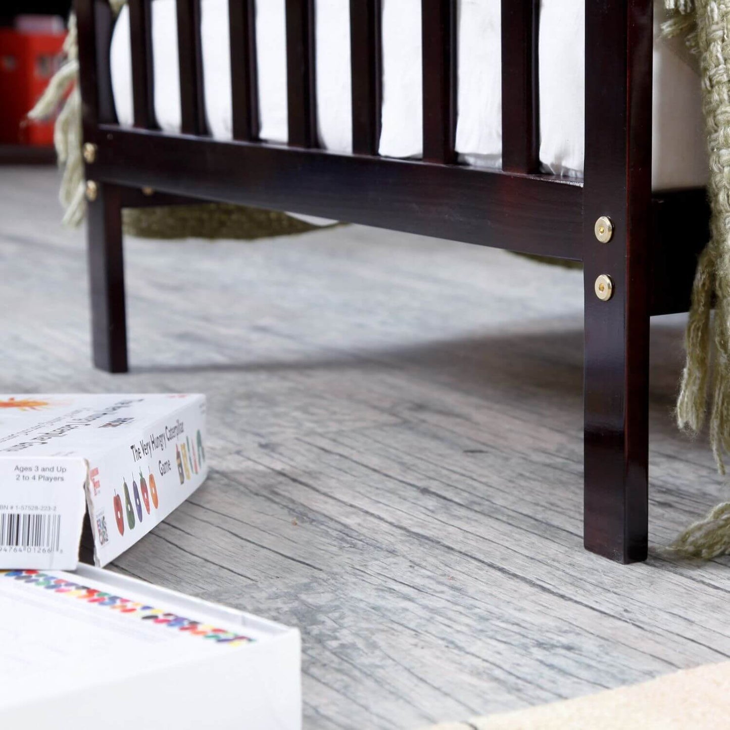 Orbelle Contemporary Toddler bed Espresso - Detail