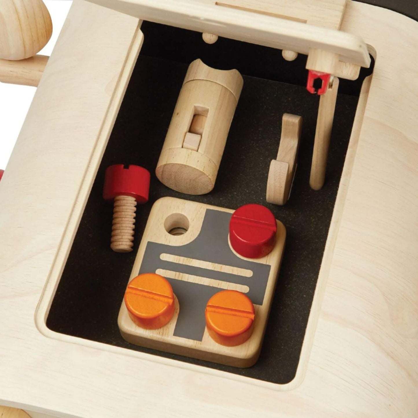 Detail of PlanToys Motor Mechanic