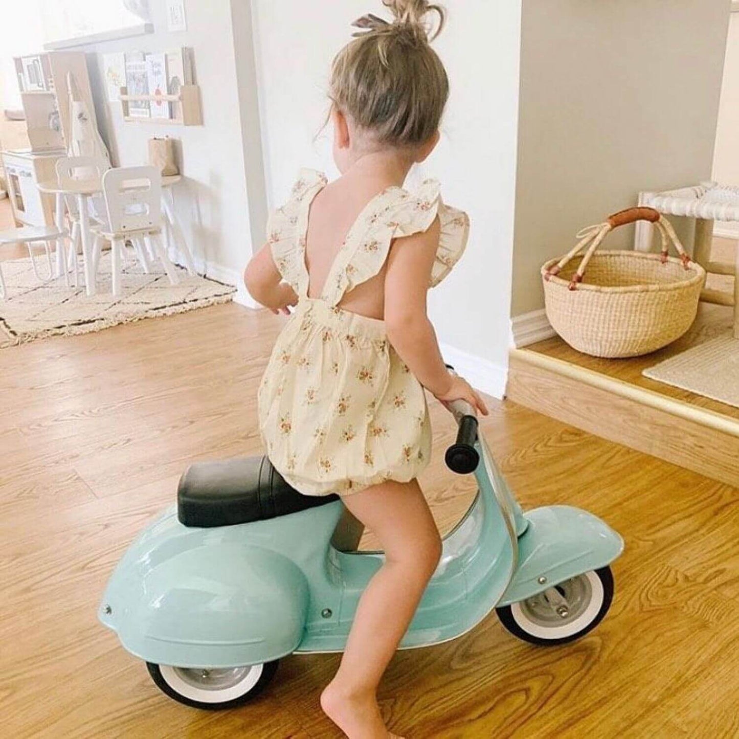 Primo Classic Ride-On Scooter - Lifestyle