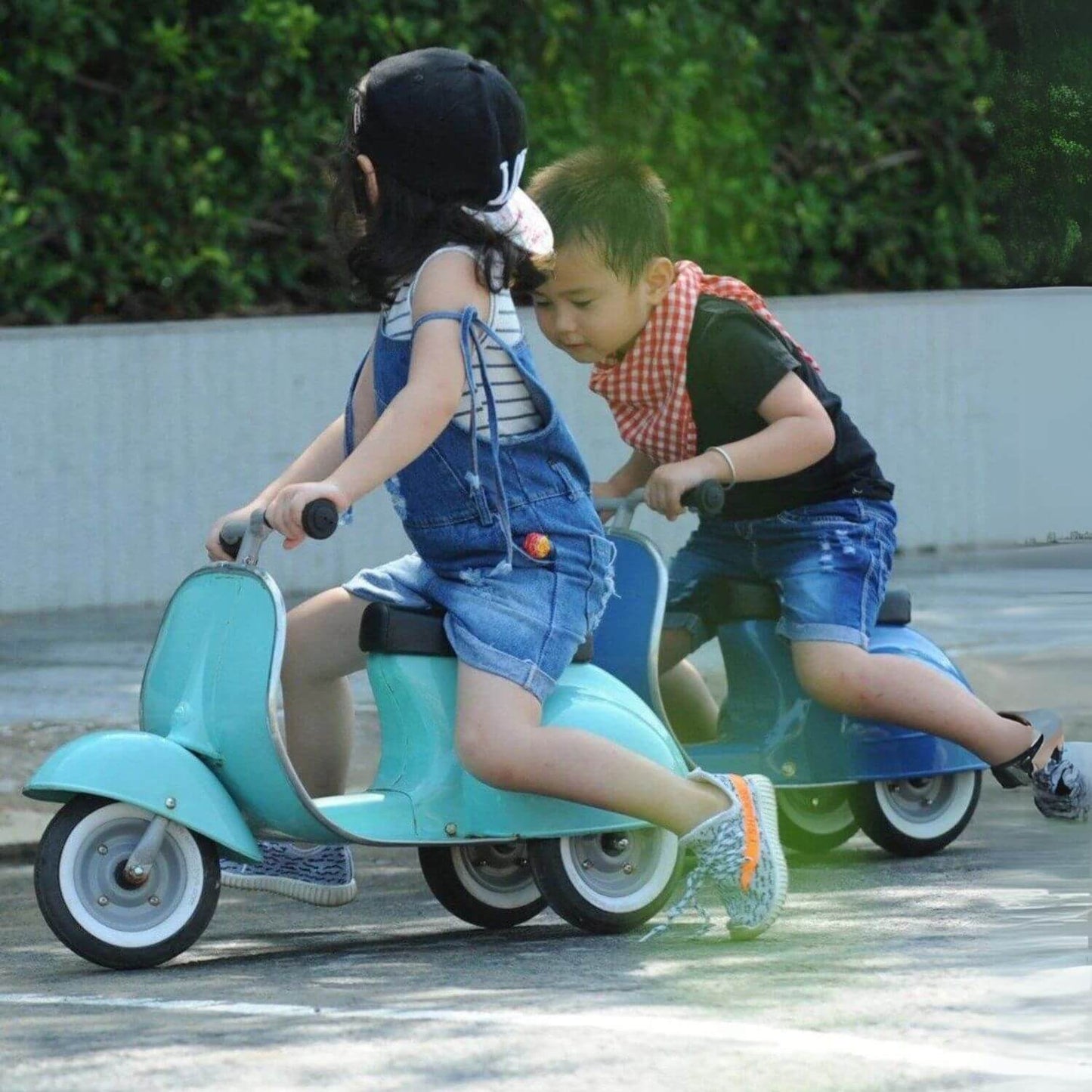 Primo Classic Ride-On Scooter - Lifestyle