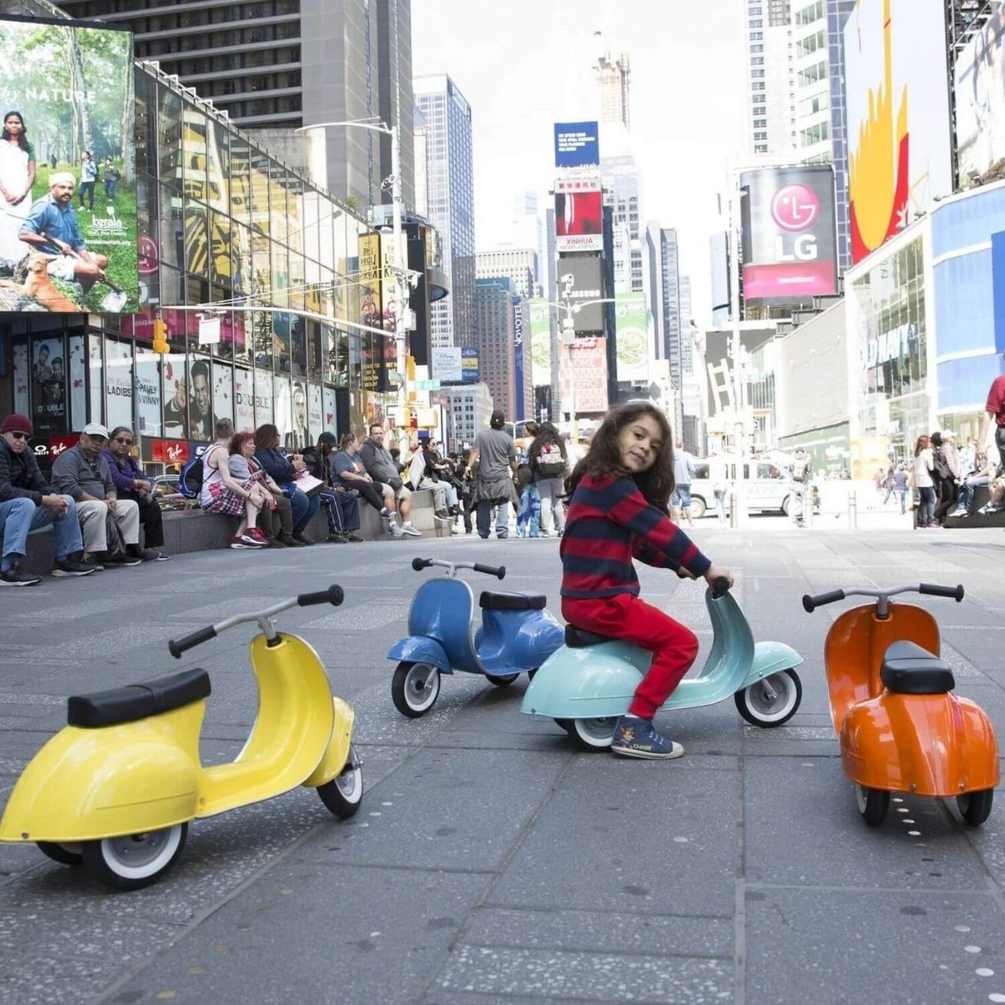 Primo Classic Ride-On Scooter Mint - Lifestyle