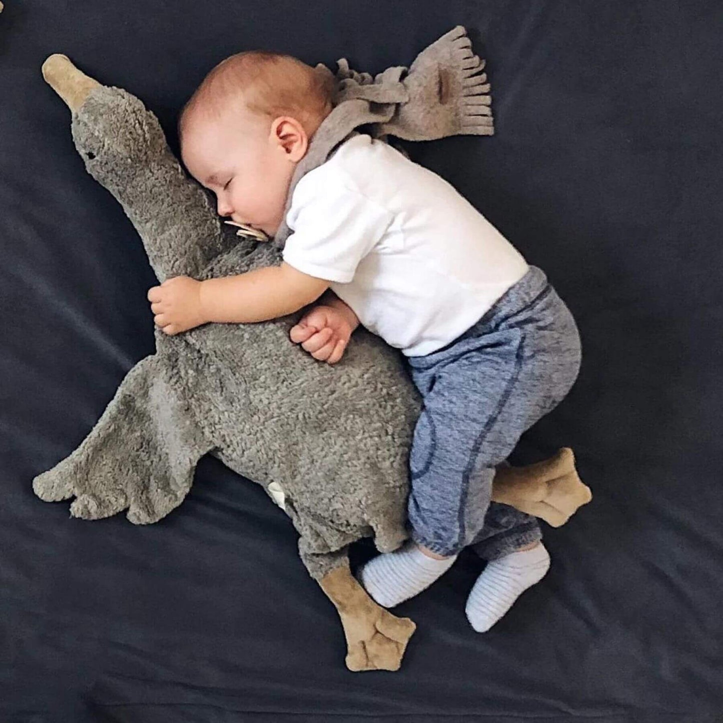 Senger Naturwelt Cuddly Animal Goose Small Grey - Lifestyle