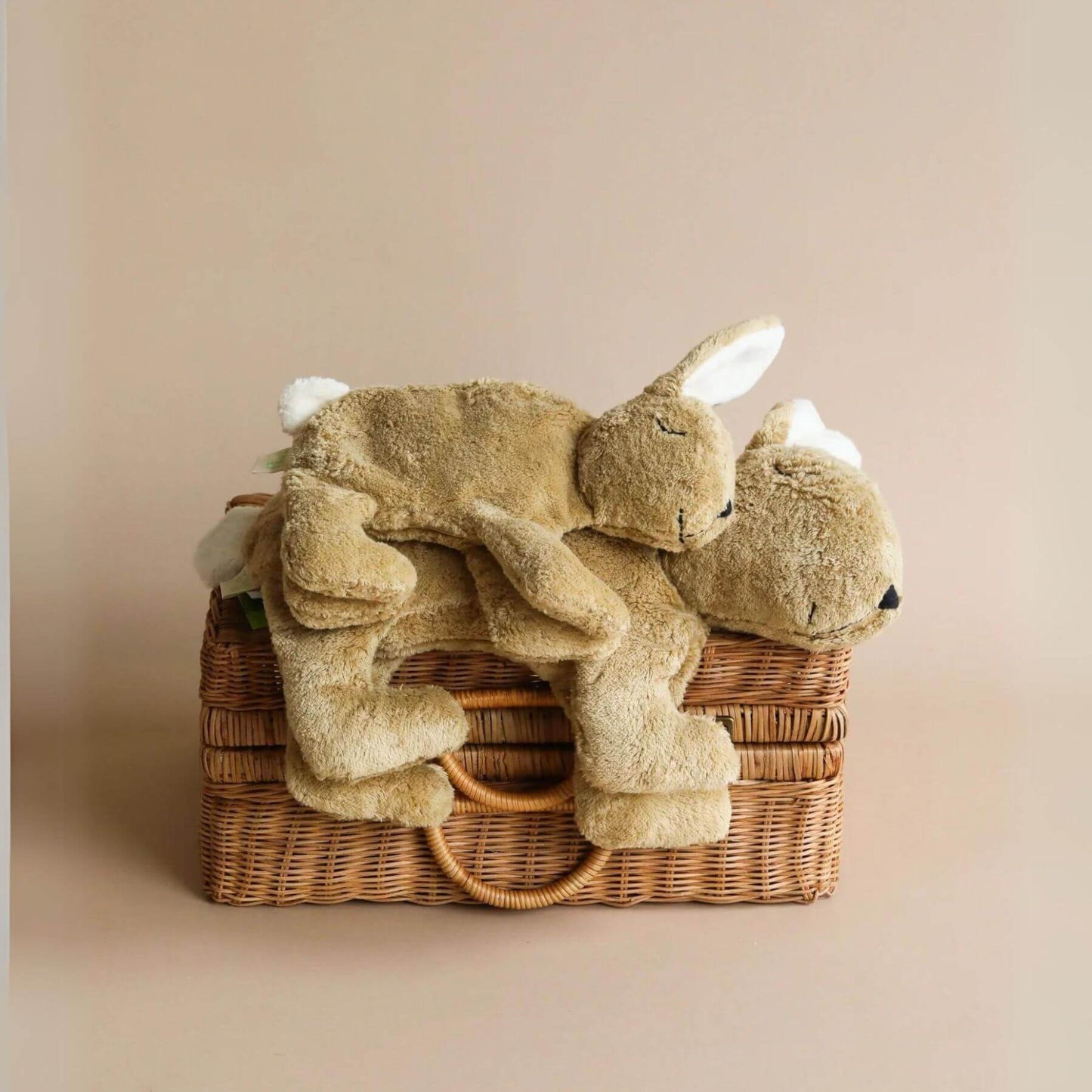 Senger Naturwelt Cuddly Animals Rabbit Large Beige - Lifestyle