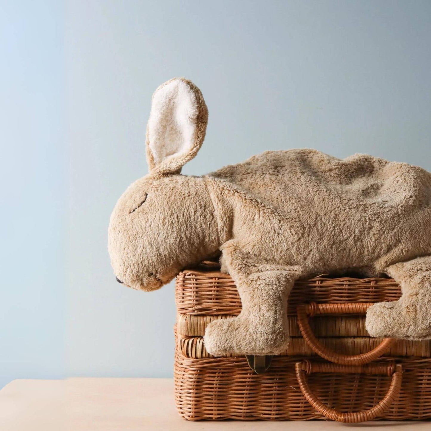 Senger Naturwelt Cuddly Animals Rabbit Large Beige - Lifestyle