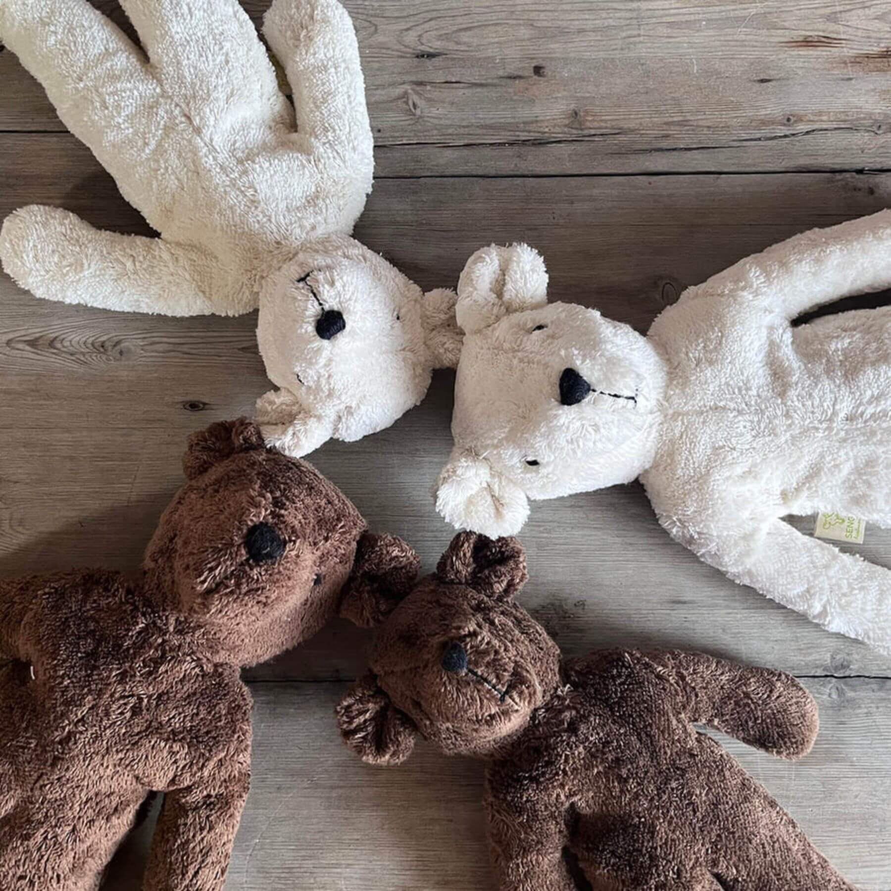 Senger Naturwelt Floppy Animal Bear Large White - Lifestyle