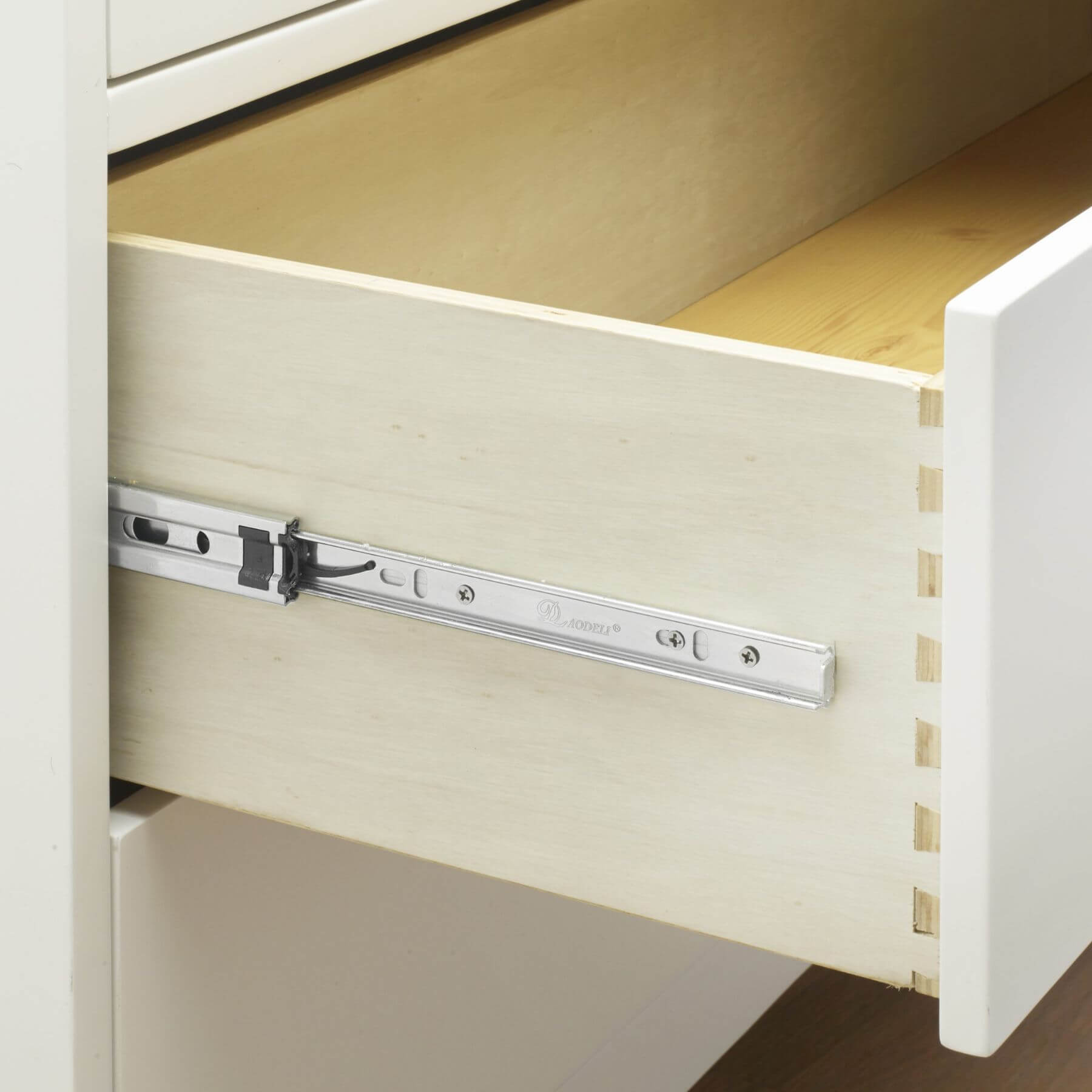 Sorelle Soho 4 Drawer Dresser White - Detail