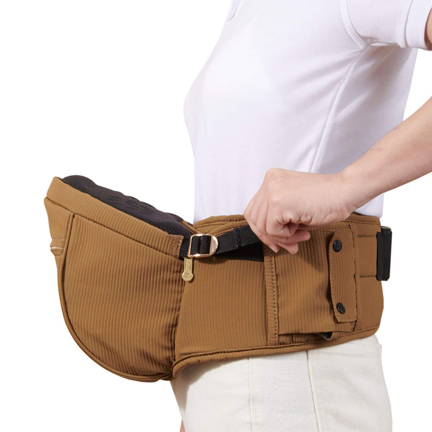 Person Wearing Sunveno Easy Hold Baby Hipseat Carrier - Brown