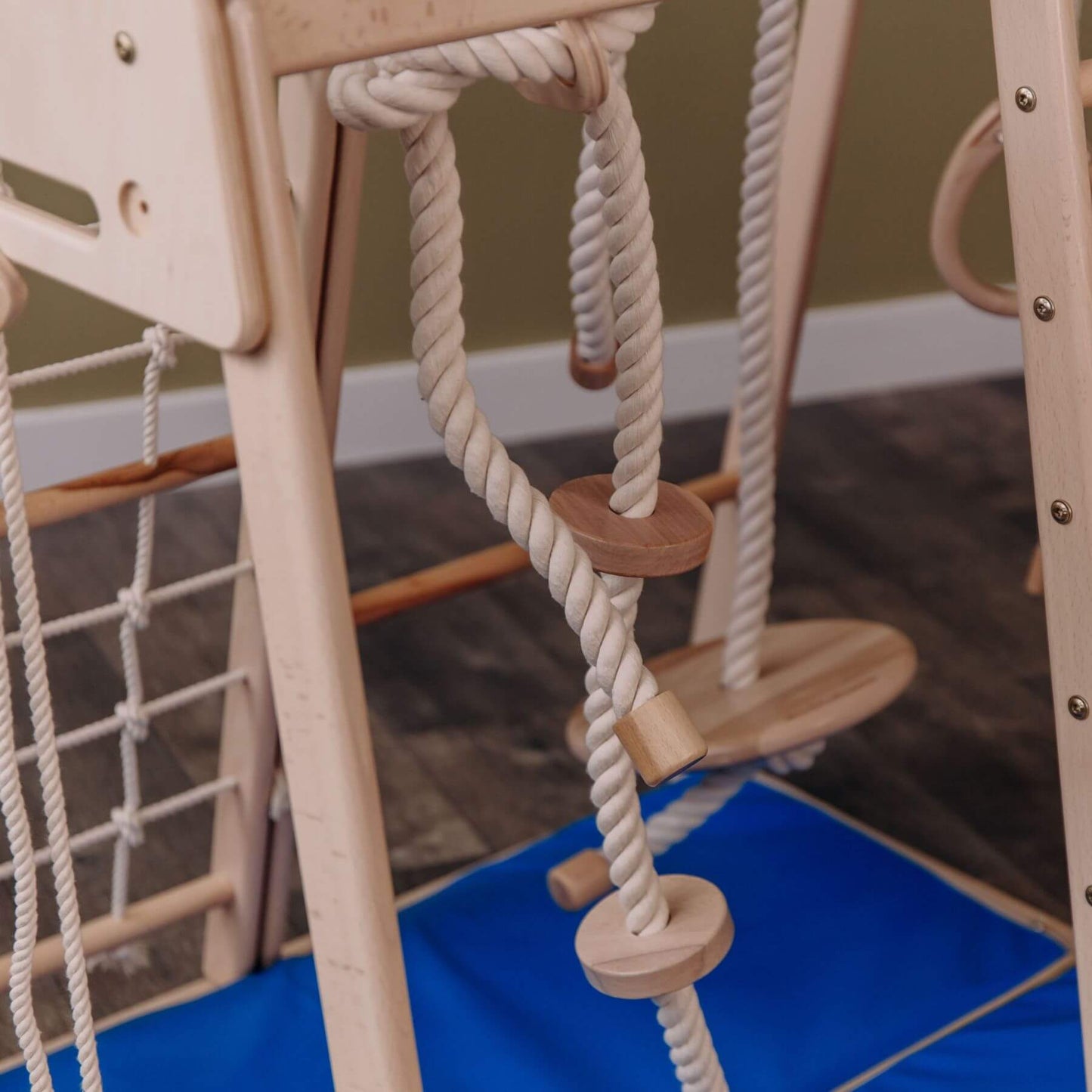 Detail of Wood and Hearts Indoor Jungle Gym - Trapeze + 4 Rope