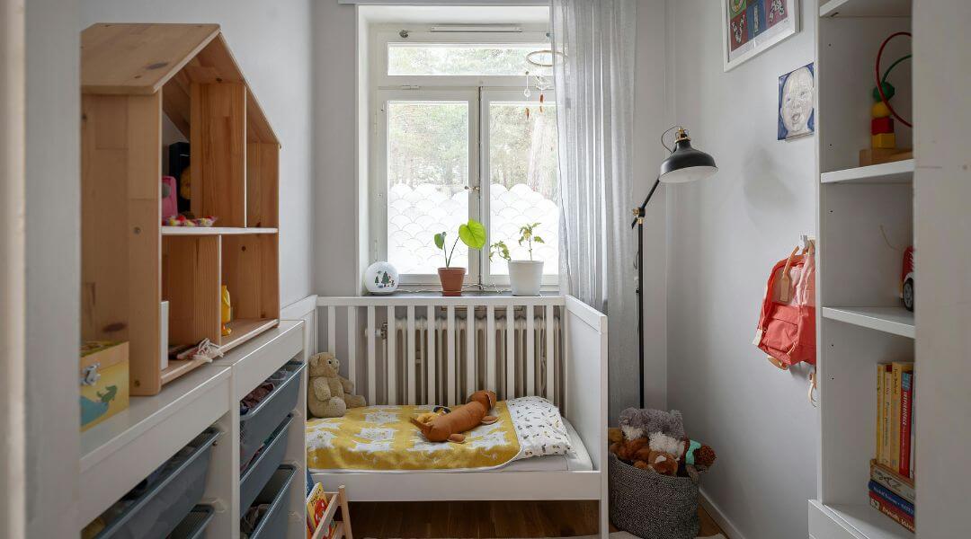 5 Creative Space-Saving Ideas for Small Nursery Rooms – Newborn Nursery ...