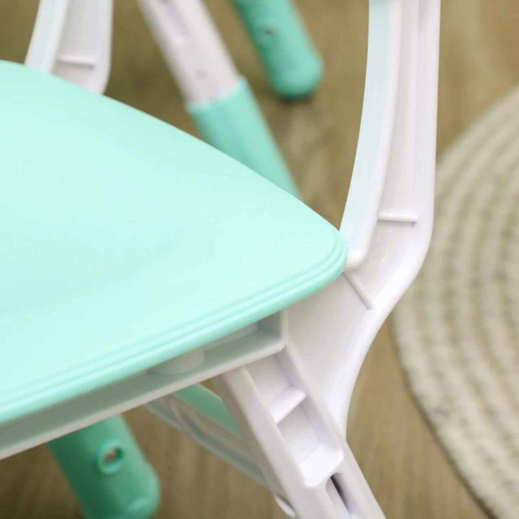 Detail of Qaba 5 Piece Toddler Table and Chair Set, Adjustable Height Chairs, Green