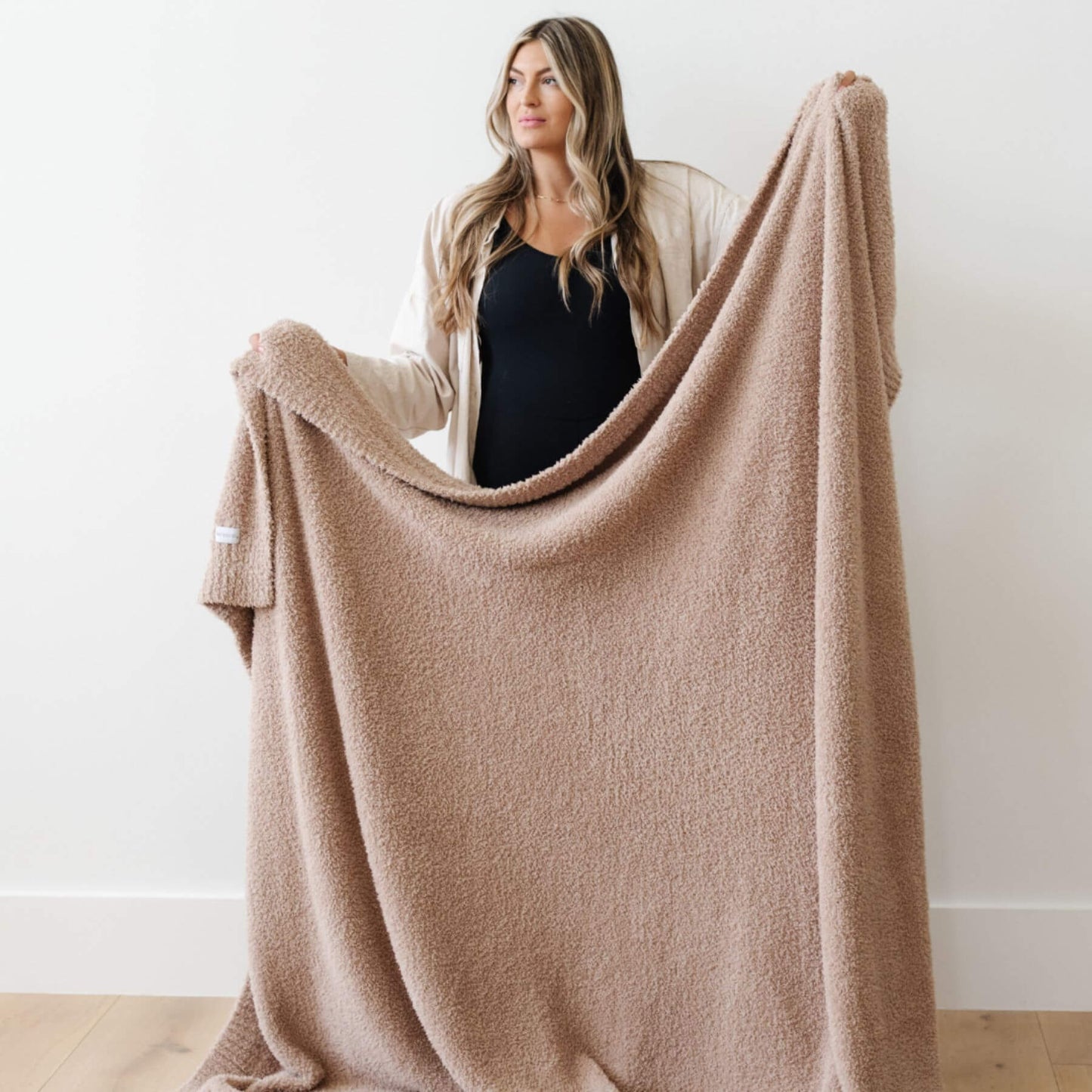 Woman holding BAMBONI® XL Blanket - Birch against a white background