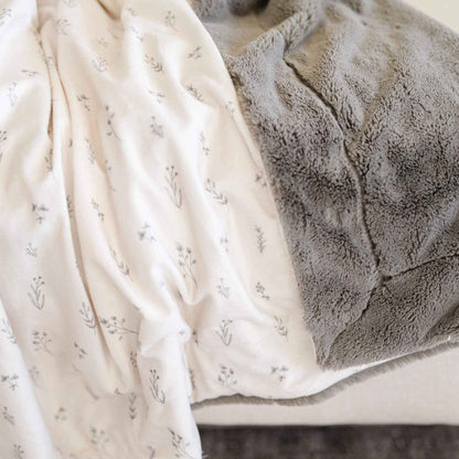 Close-up of Saranoni Minky/Lush Throw Blankets - Jasmine