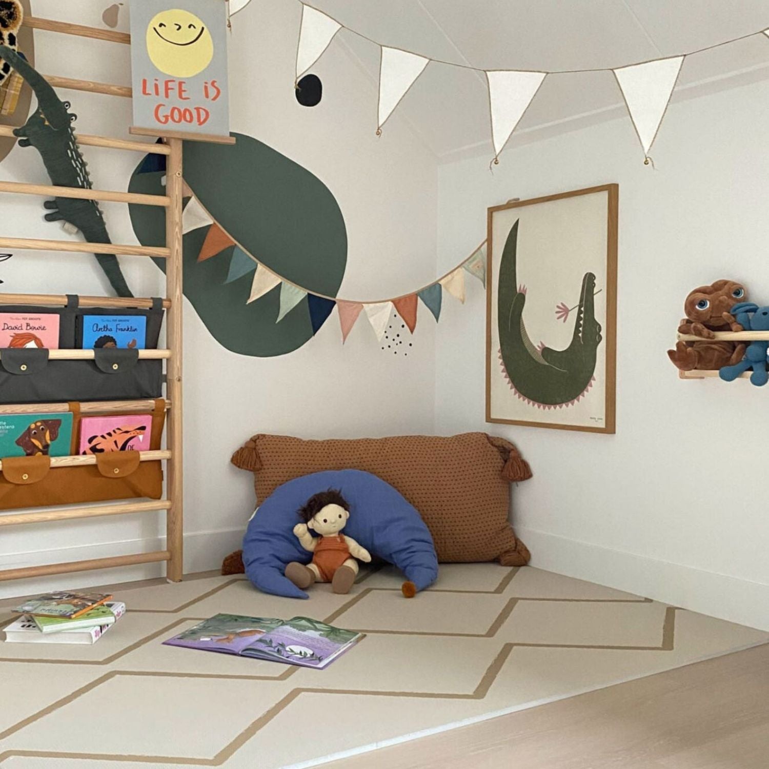 Children's room with a ladder, books, and toys on Eeveve Beni Autumn Gold Play Mat