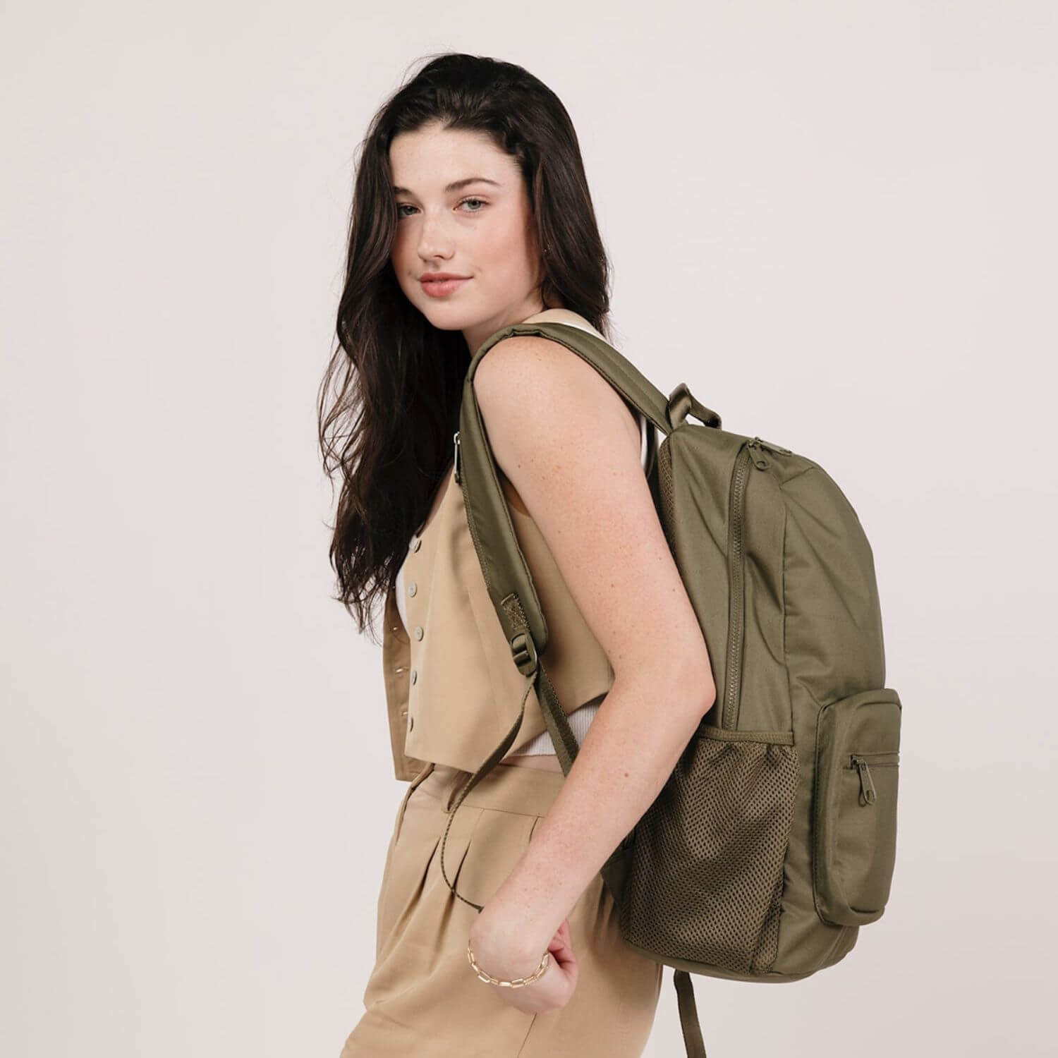 Girl Carrying augustnoa Classic Noa Backpack Olive