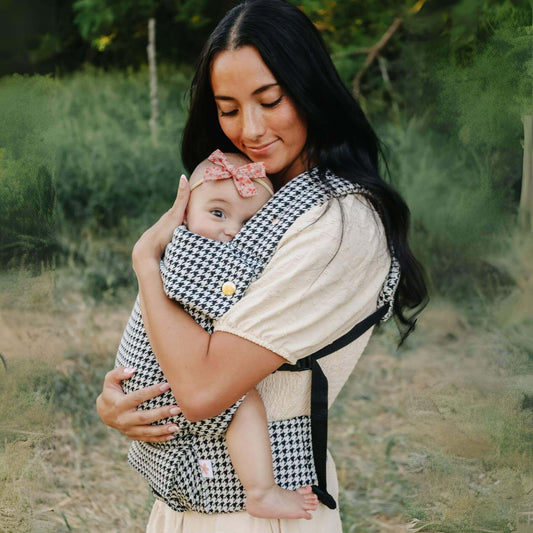Woman holding a baby in Coco Houndstooth - Woven Jacquard outdoor