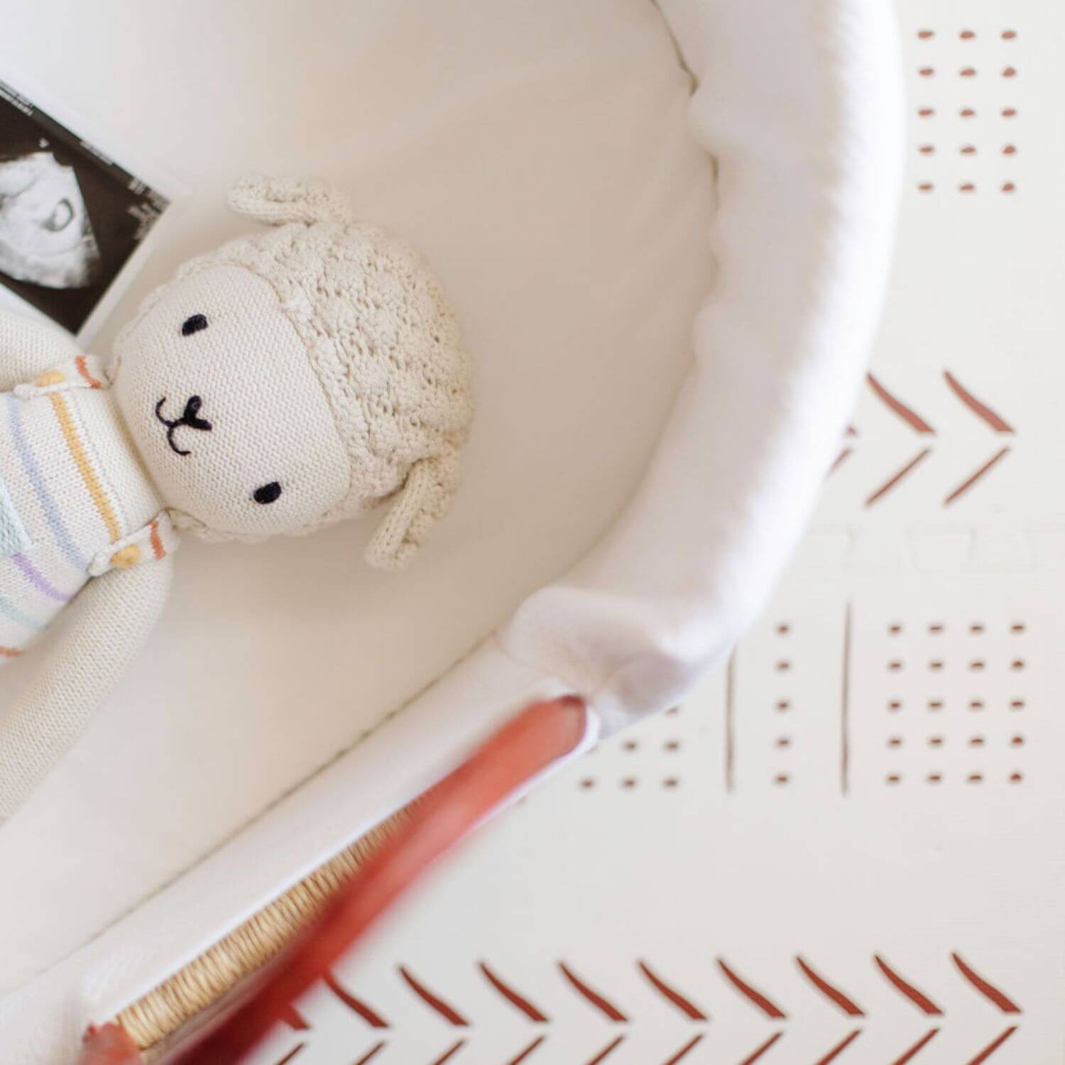 Close-up of Plum+Sparrow Cognac Handle Moses Basket