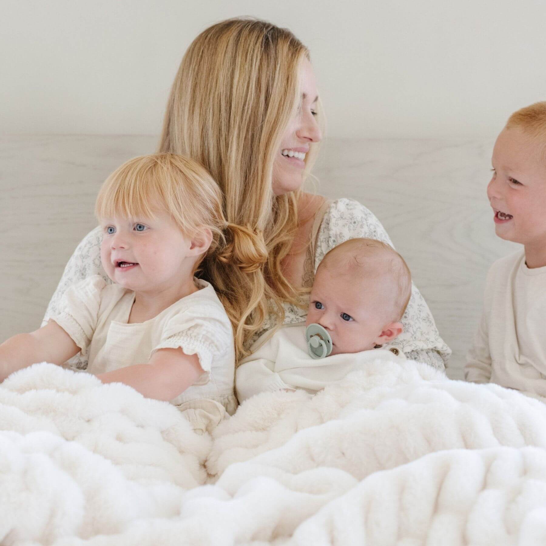 Mom & Kids under Saranoni Double Ruched Faux Fur Throw Blankets Snow