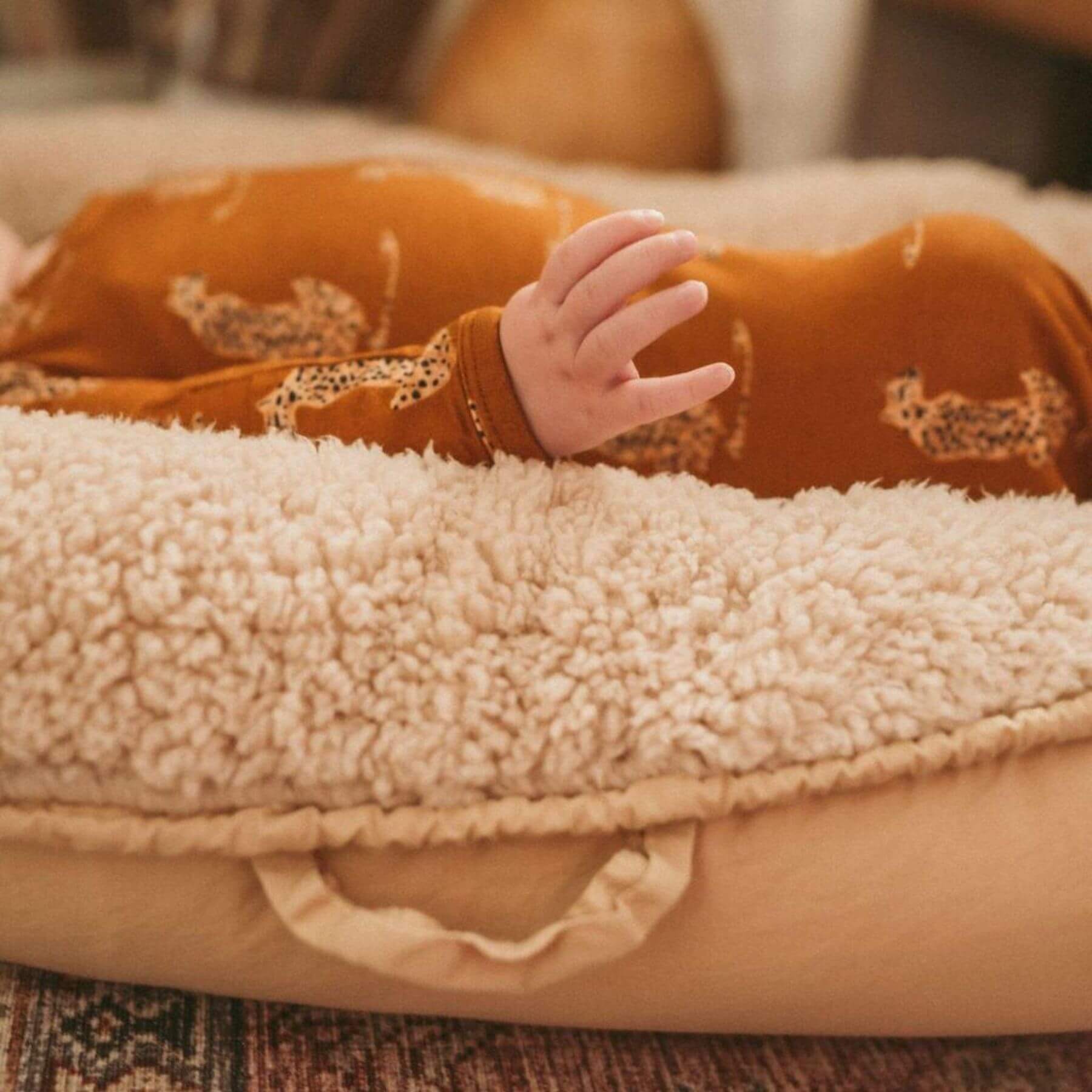Detail of Jabaloo Duo Snuggle Nest - Ivory