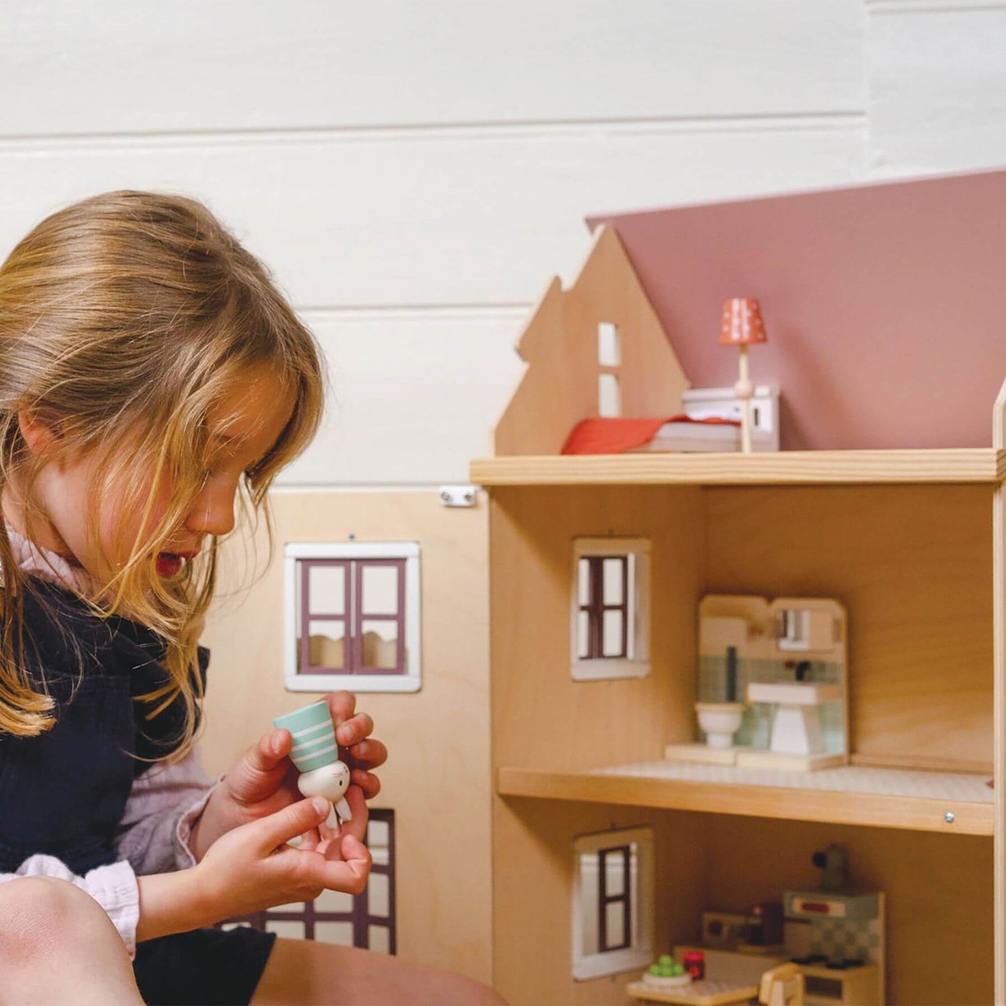 Child playing with Tender Leaf Foxtail Villa Pink