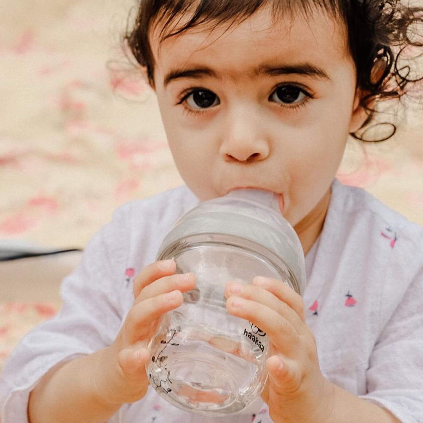 Child holding Haakaa Generation 3 Glass Baby Bottle Grey