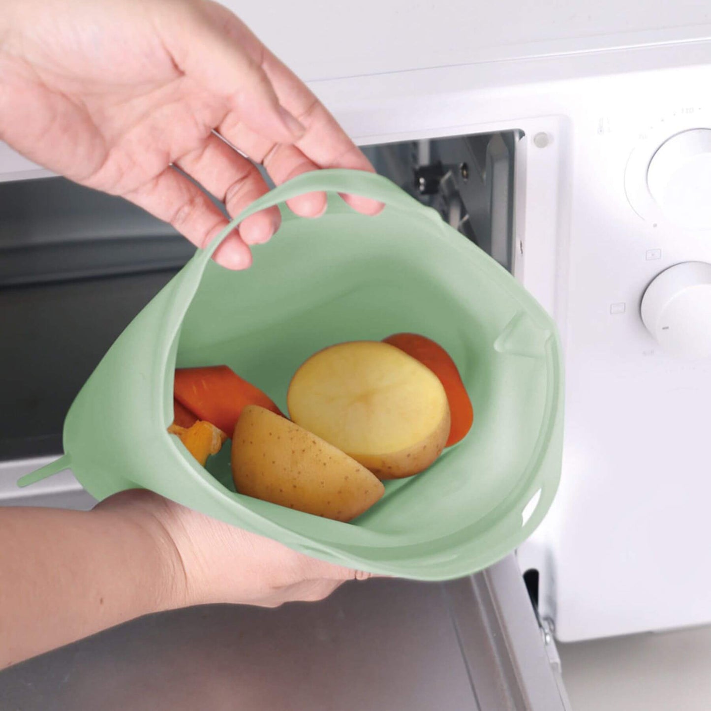 Haakaa Multipurpose Steamer & Steriliser Bag with food