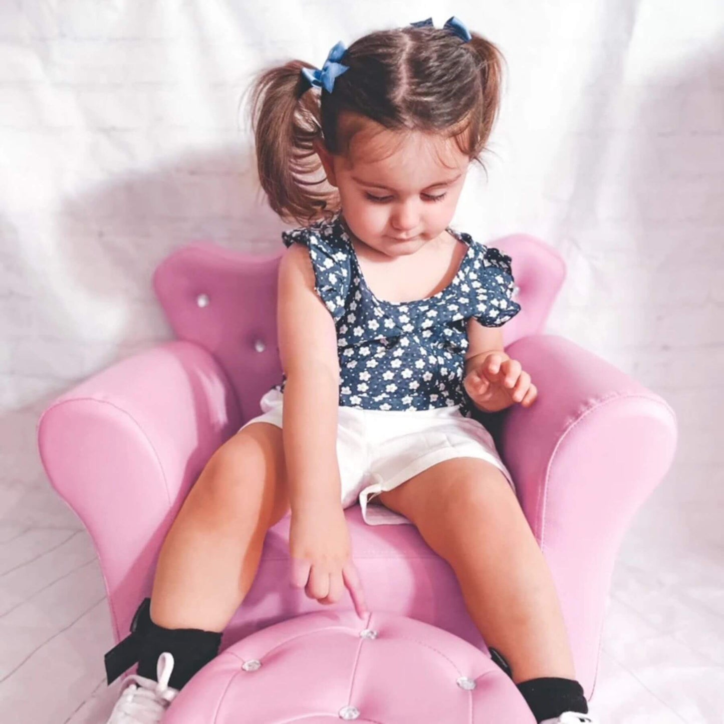 Girl Sitting on Qaba Kids Sofa Set with Footstool, Princess Sofa with Diamond Decoration, Pink