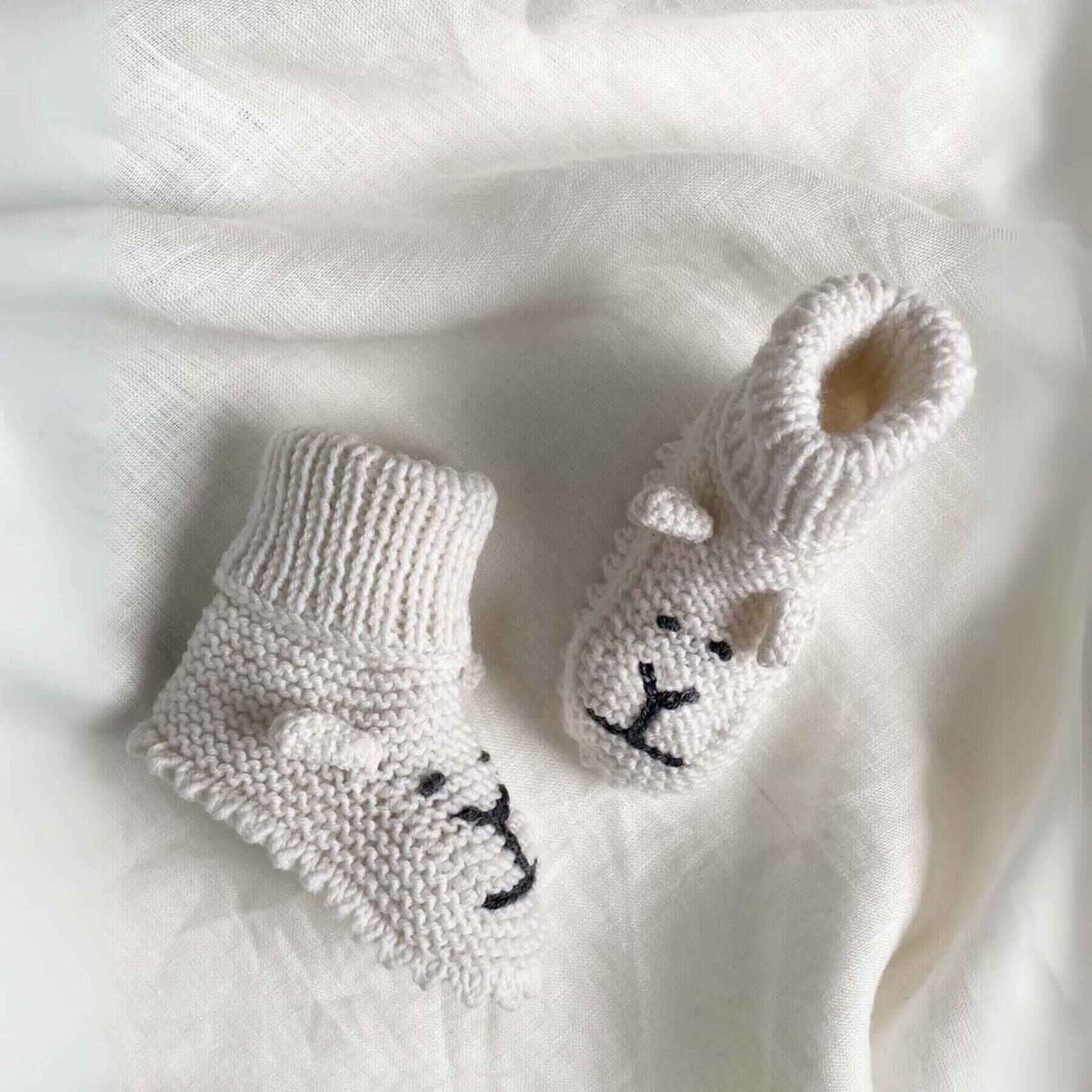 Unique Love Design Knitted Shoes Little Lion Off White