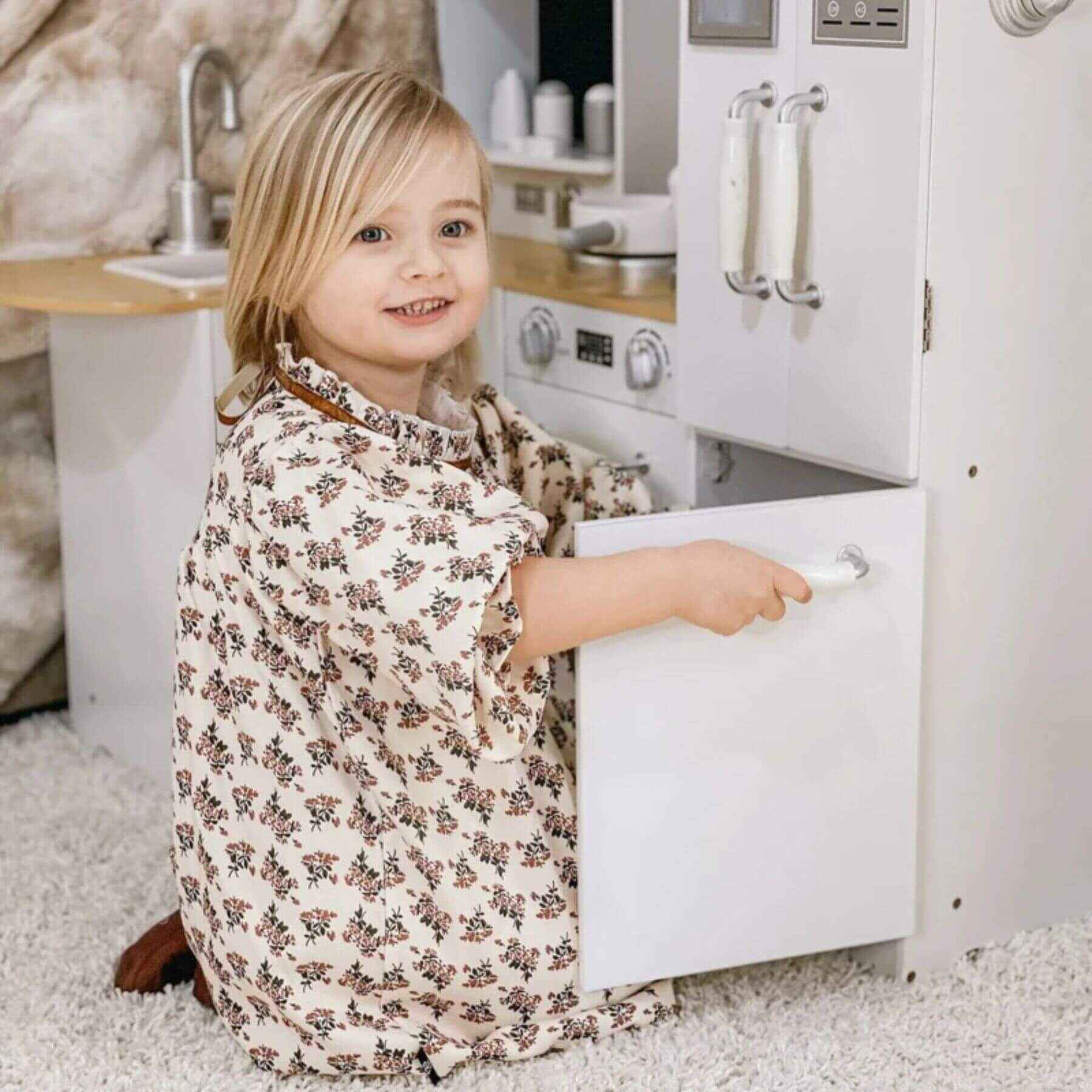 Girl Playing w/ Qaba Large Play Kitchen with Full Set of Appliances White