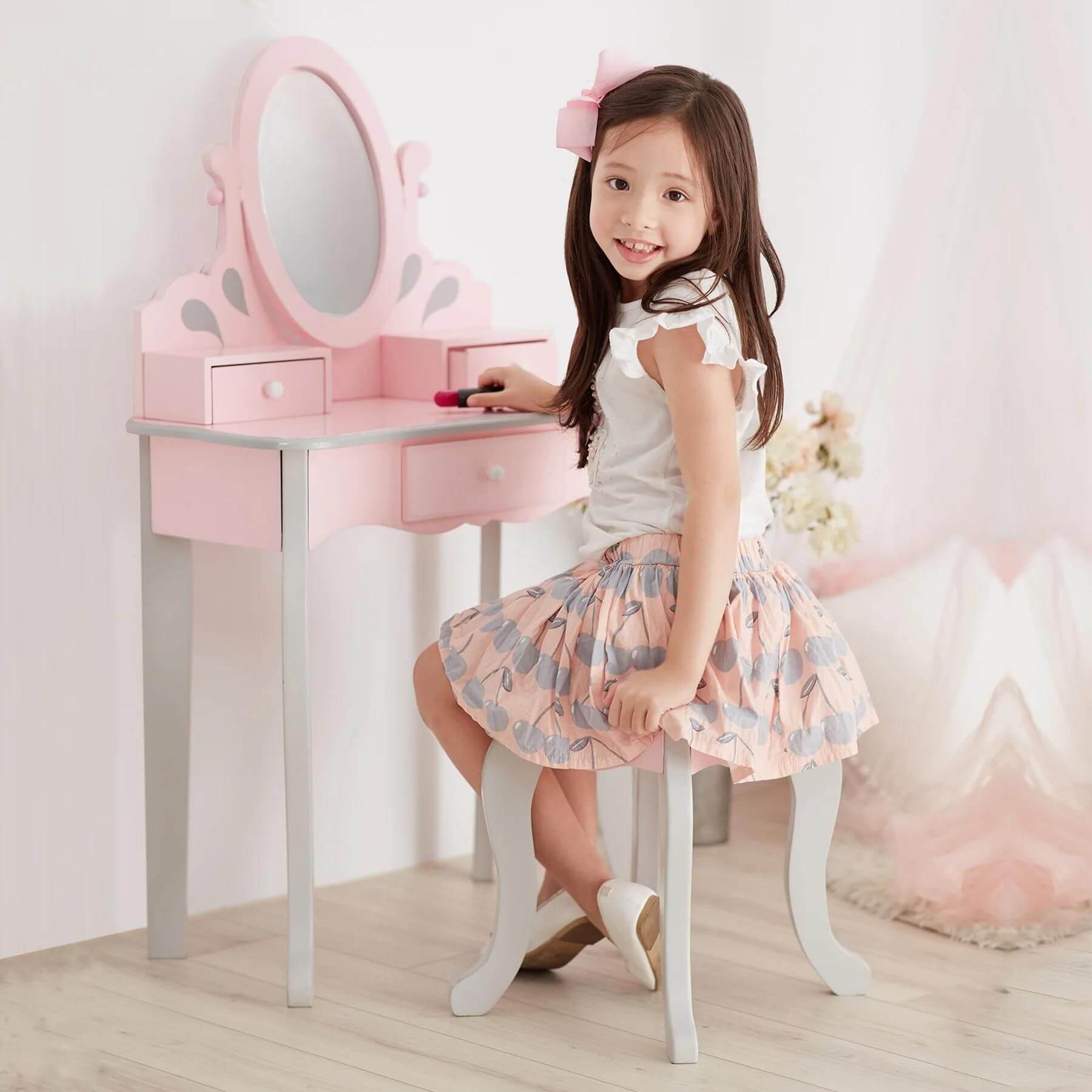 Girl Using Teamson Kids Little Princess Rapunzel Vanity Playset Pink/Gray