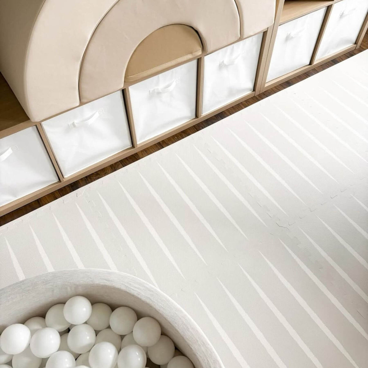 Close-up of Eeveve Lucio Play Mat, Linen with furniture and a bowl of white balls