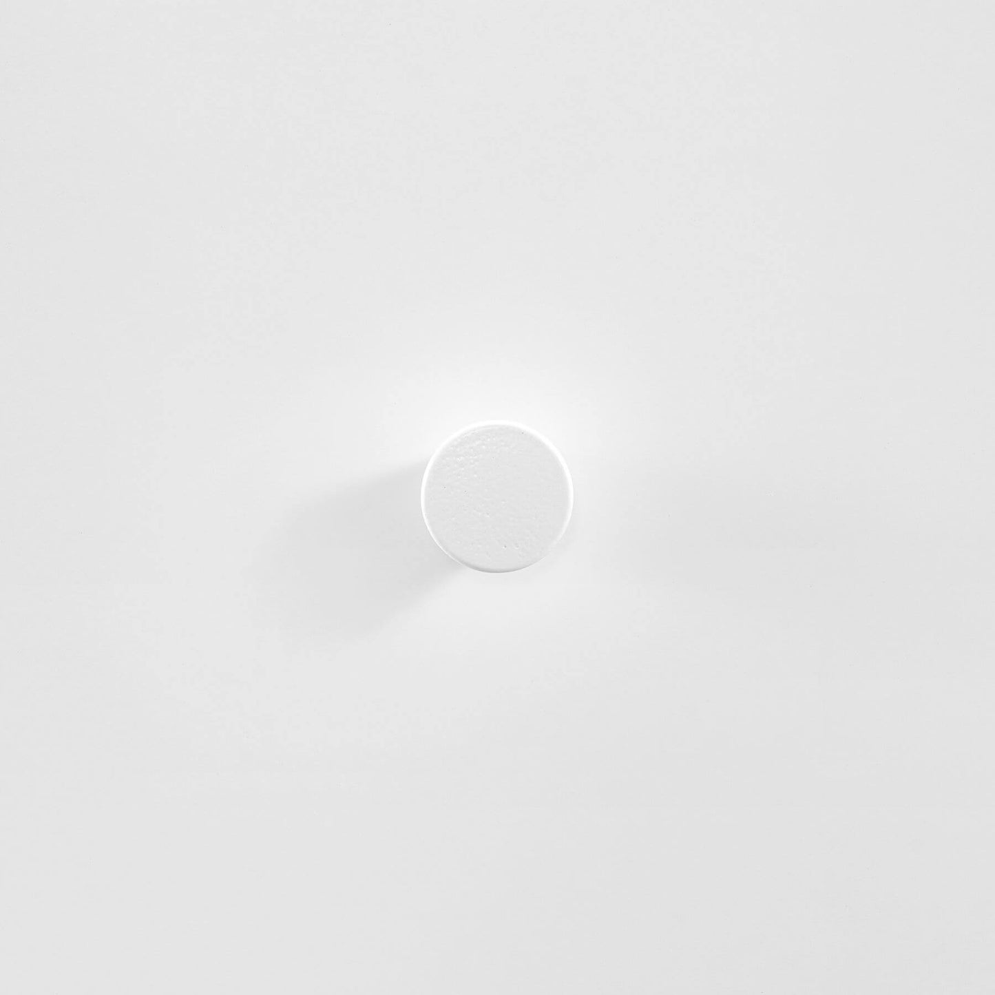 Close-up of Soho Baby Meridian 6 Drawer Dresser - White
