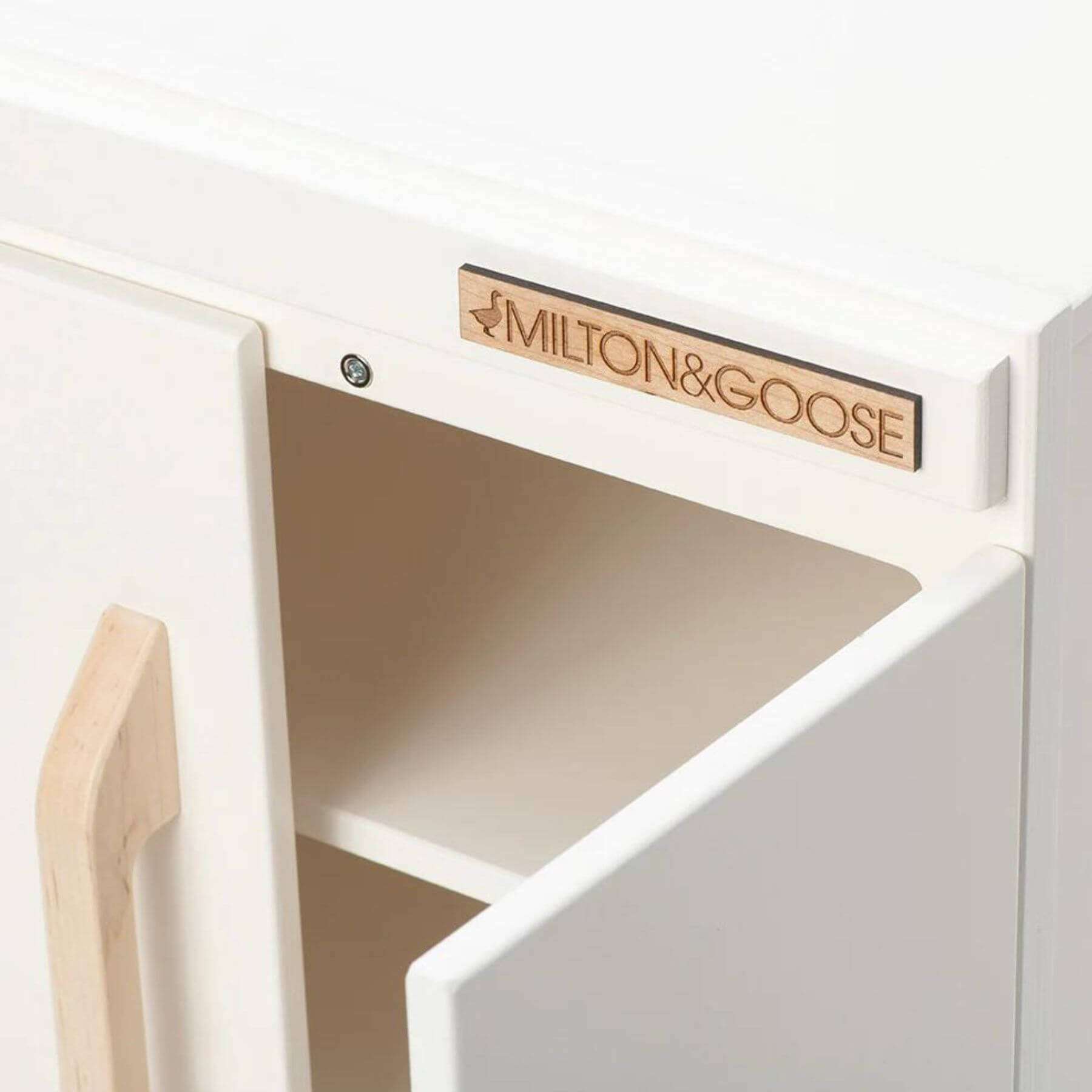 Milton & Goose Essential Refrigerator White - Detail