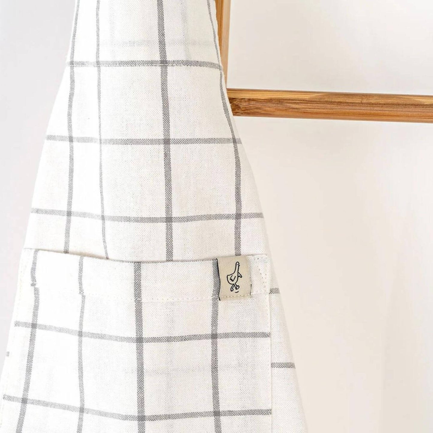 Milton & Goose Kid's Apron Gray - Detail