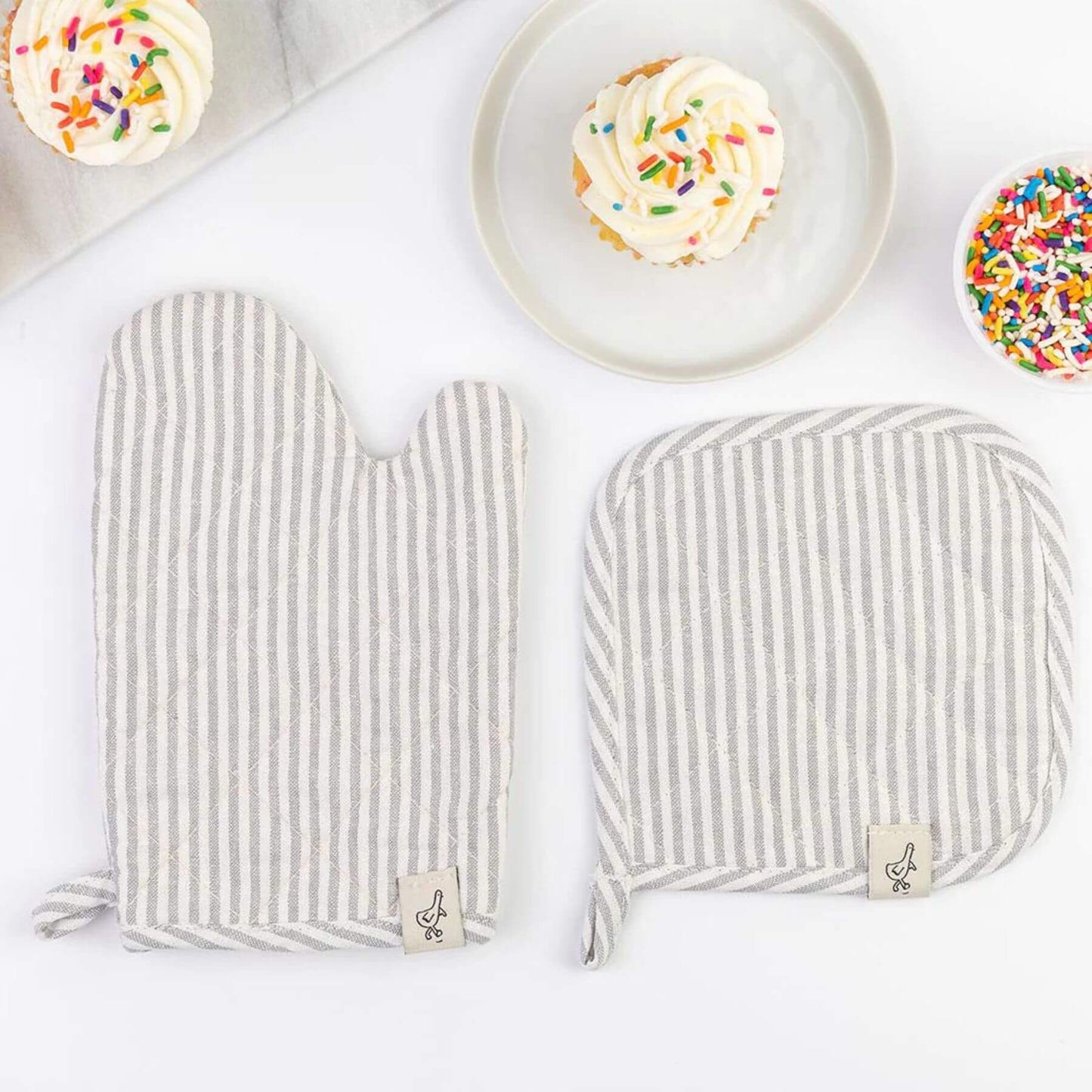 Milton & Goose Play Oven Mitt Set Gray - Lifestyle