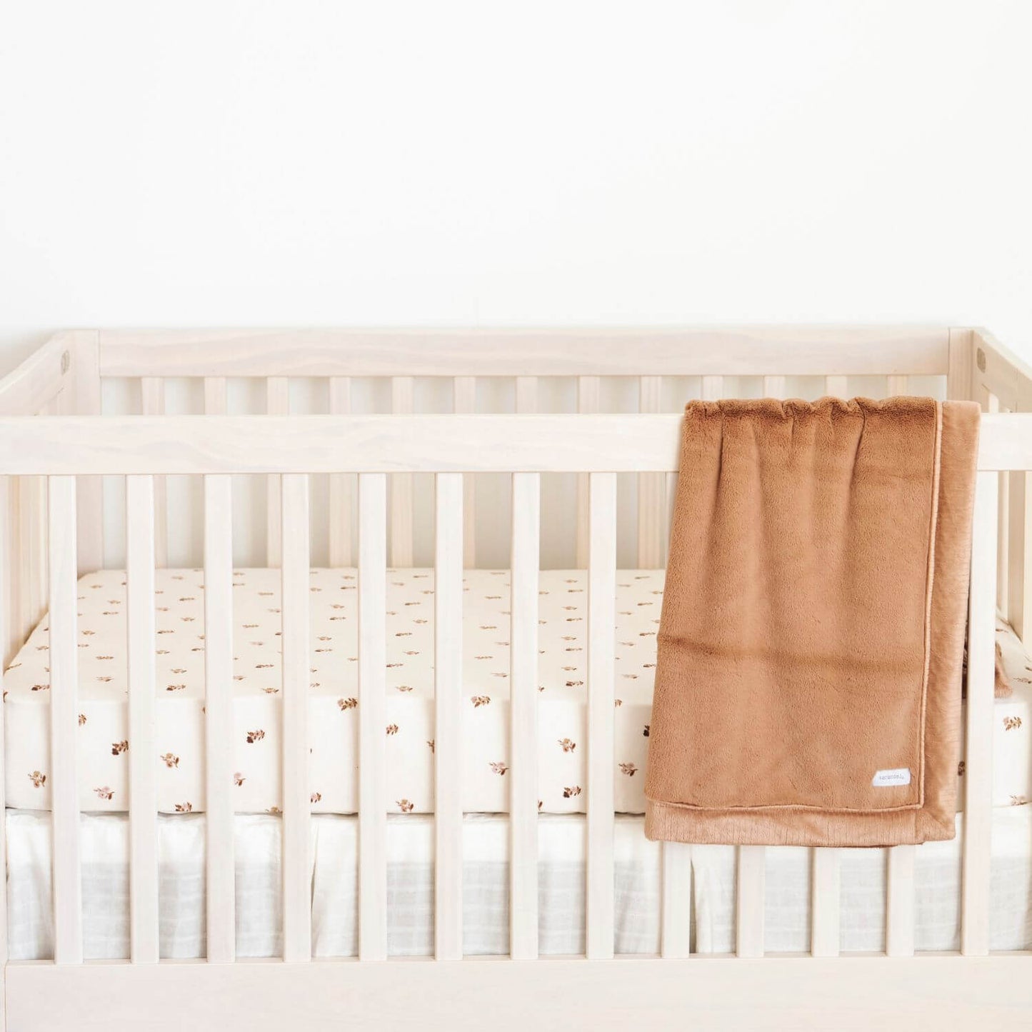 Crib with mattress and a blanket