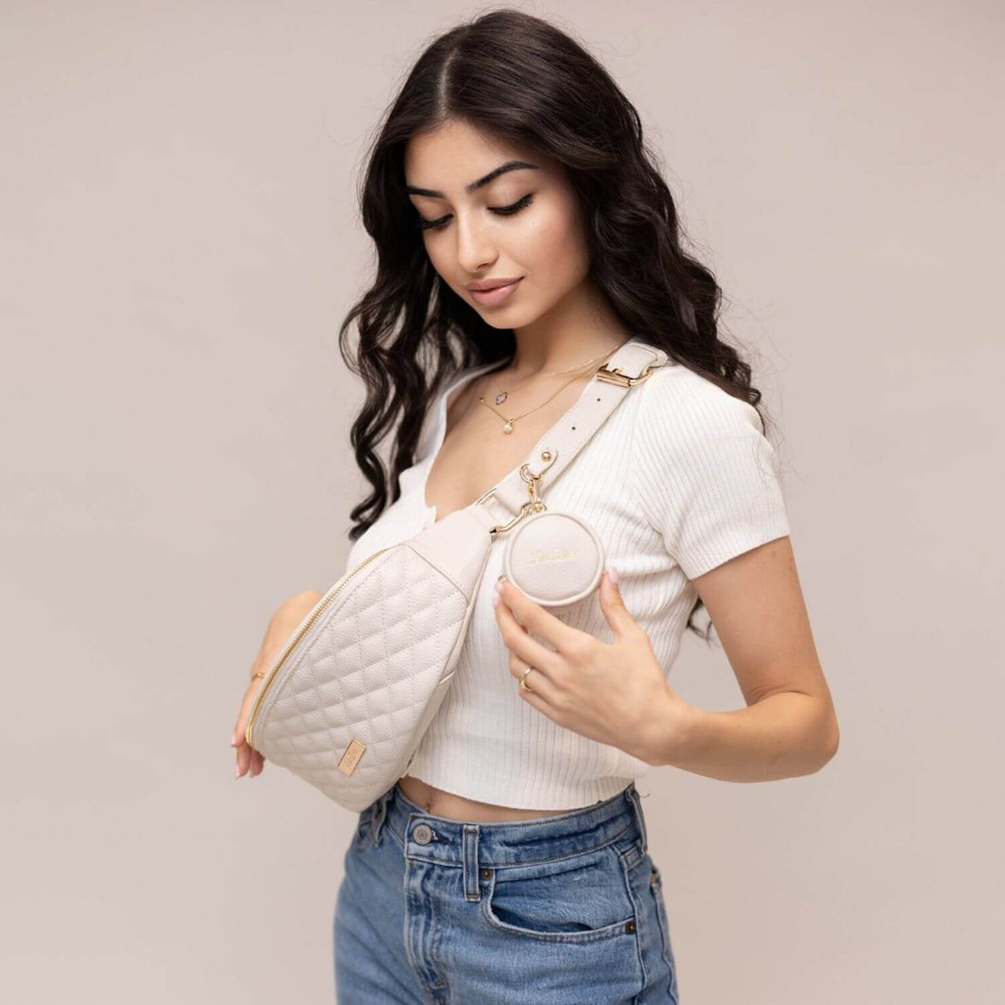 Woman Carrying Luli Bebé Monaco Sling Bag | Pearl White