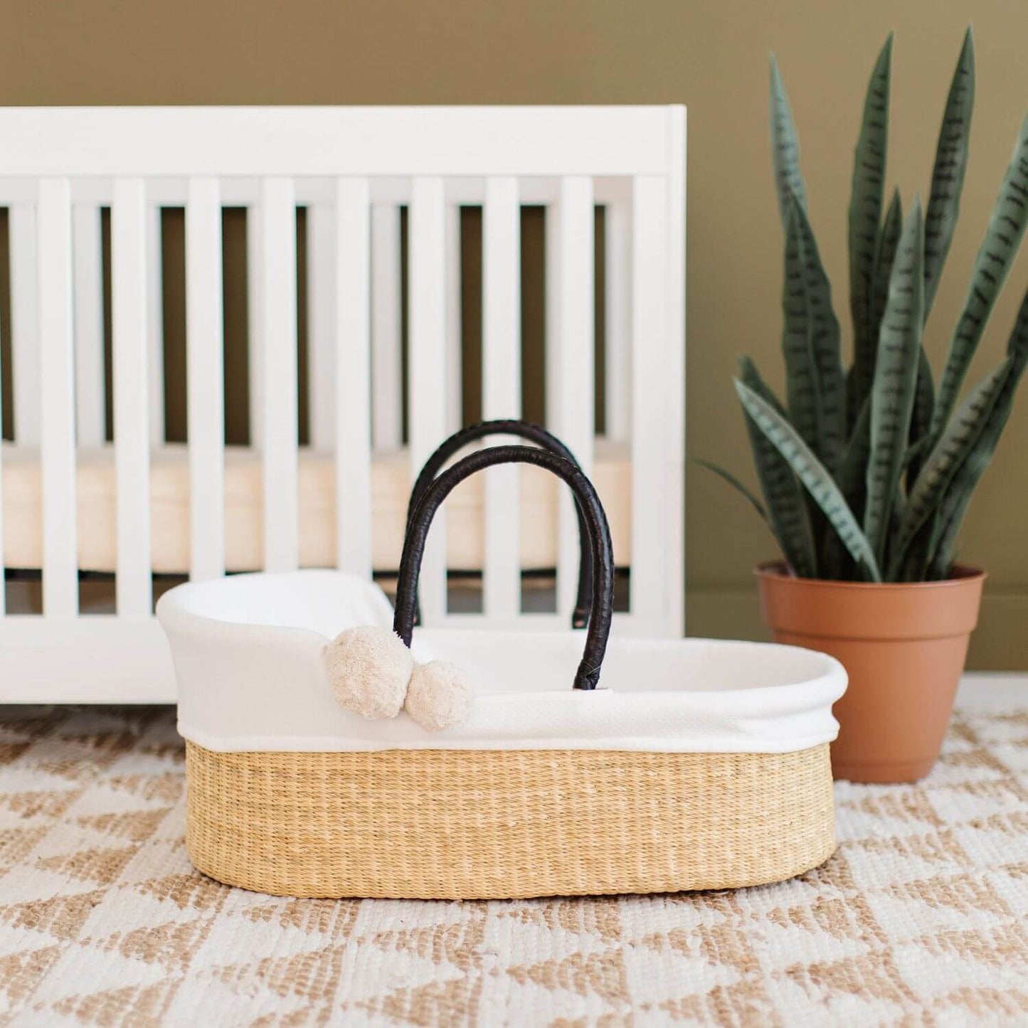 Plum+Sparrow Natural African Moses Basket Black Handle