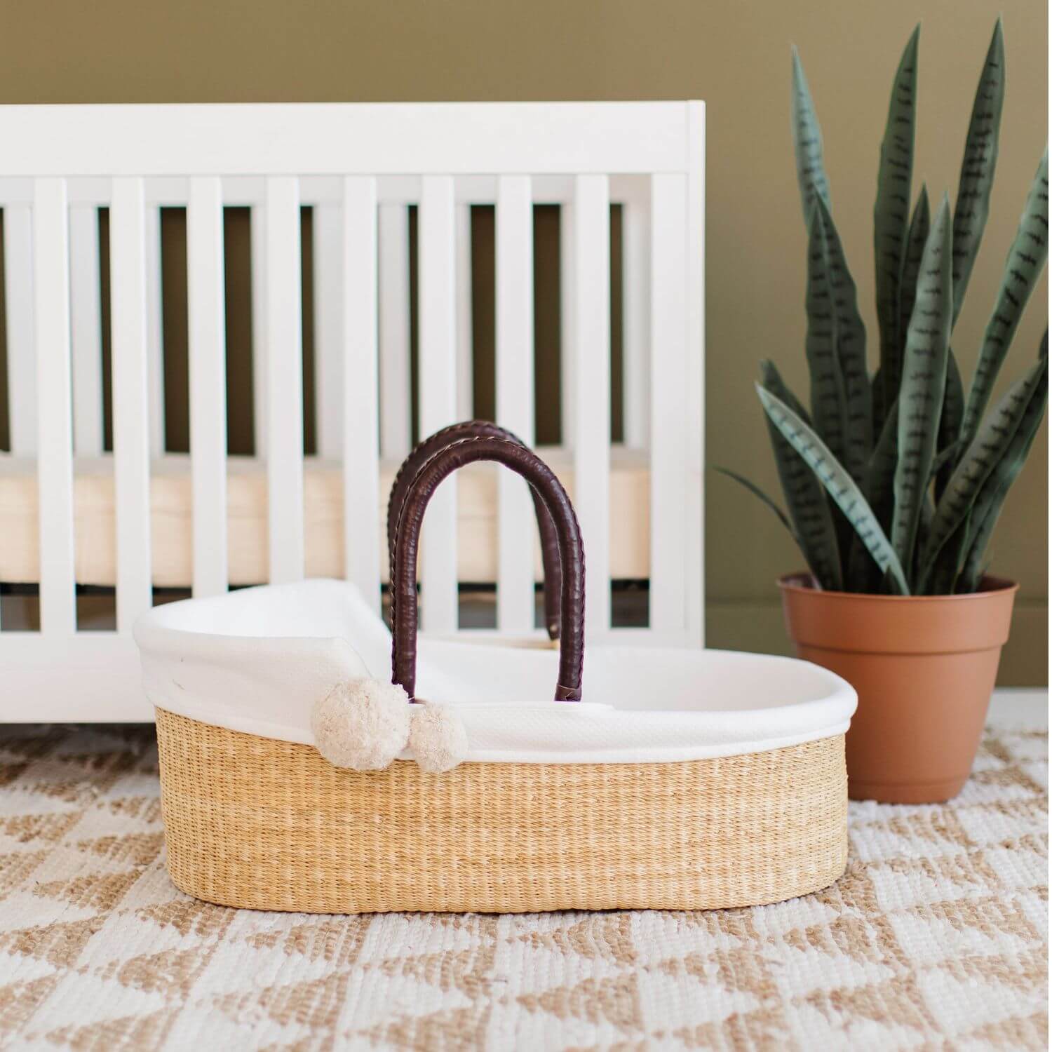 Plum+Sparrow Natural African Moses Basket Brown Handle