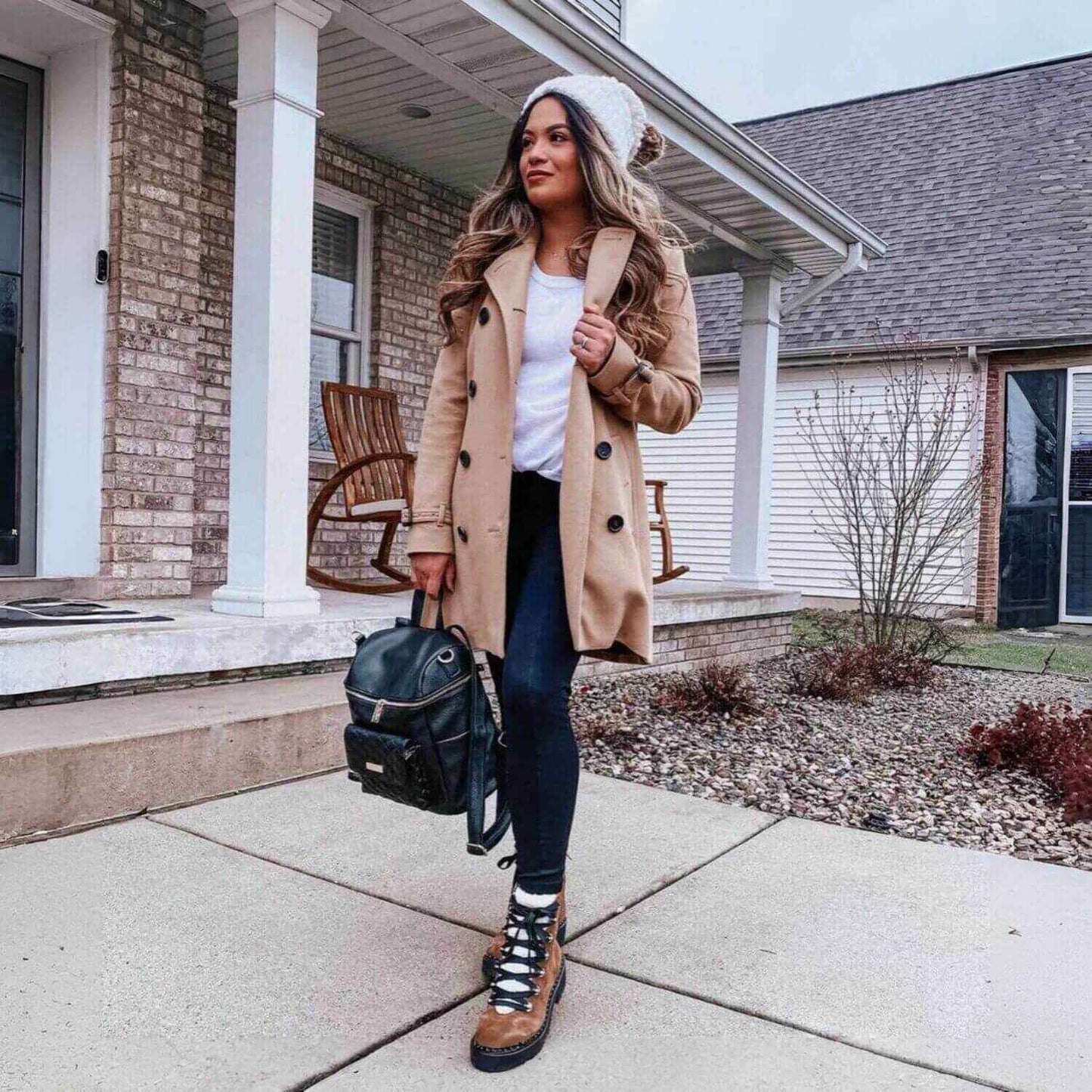 Woman Holding Luli Bebé Petit Monaco Diaper Bag | Ebony Black