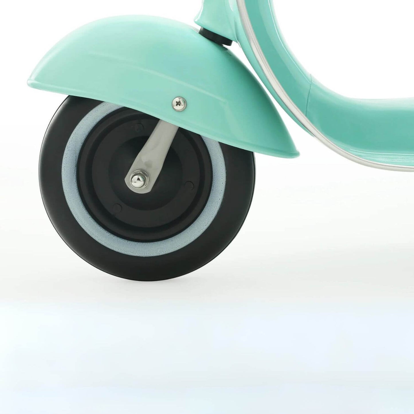 Primo Basic Ride-On with Plastic Seat Mint - Detail