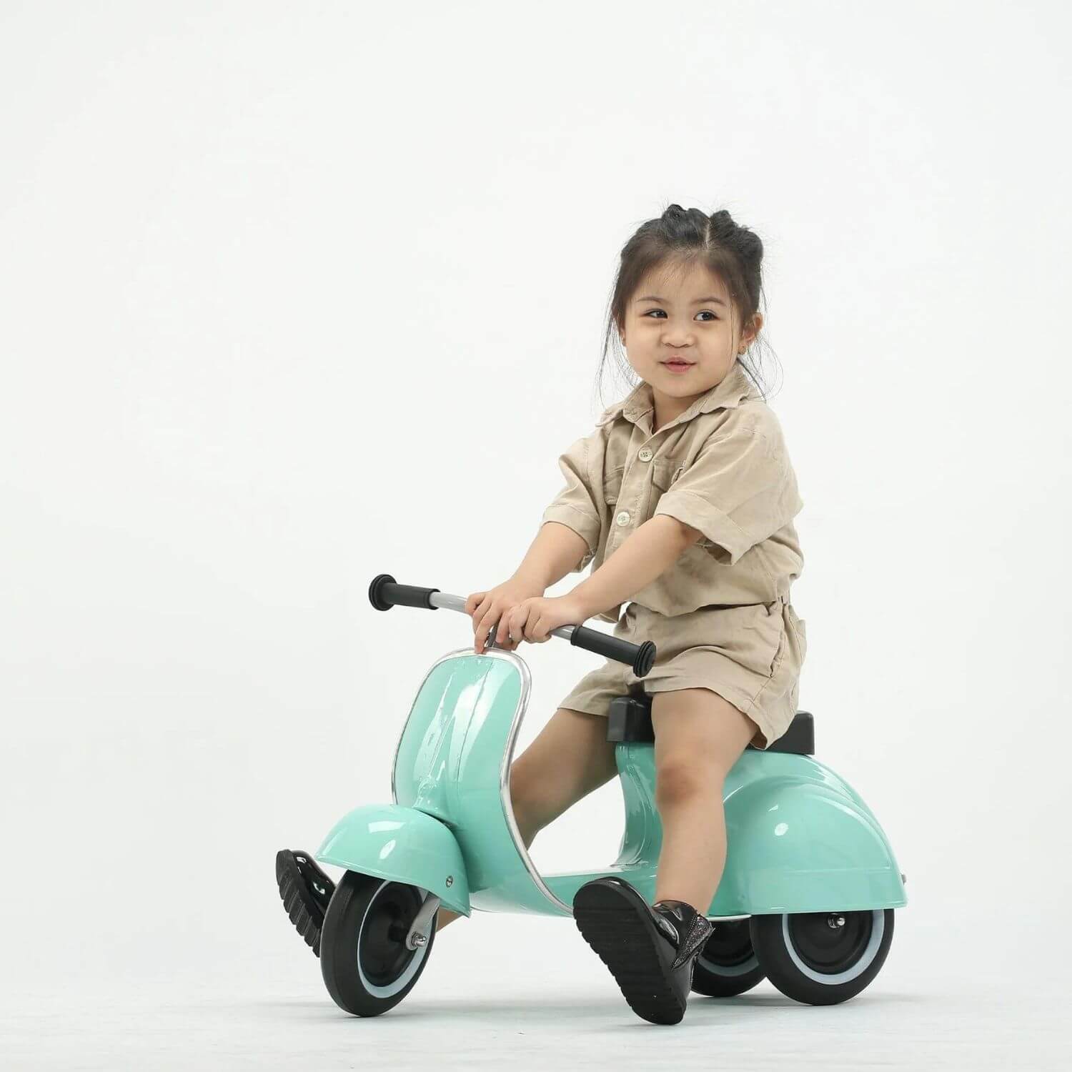 Primo Basic Ride-On with Plastic Seat Mint - Lifestyle