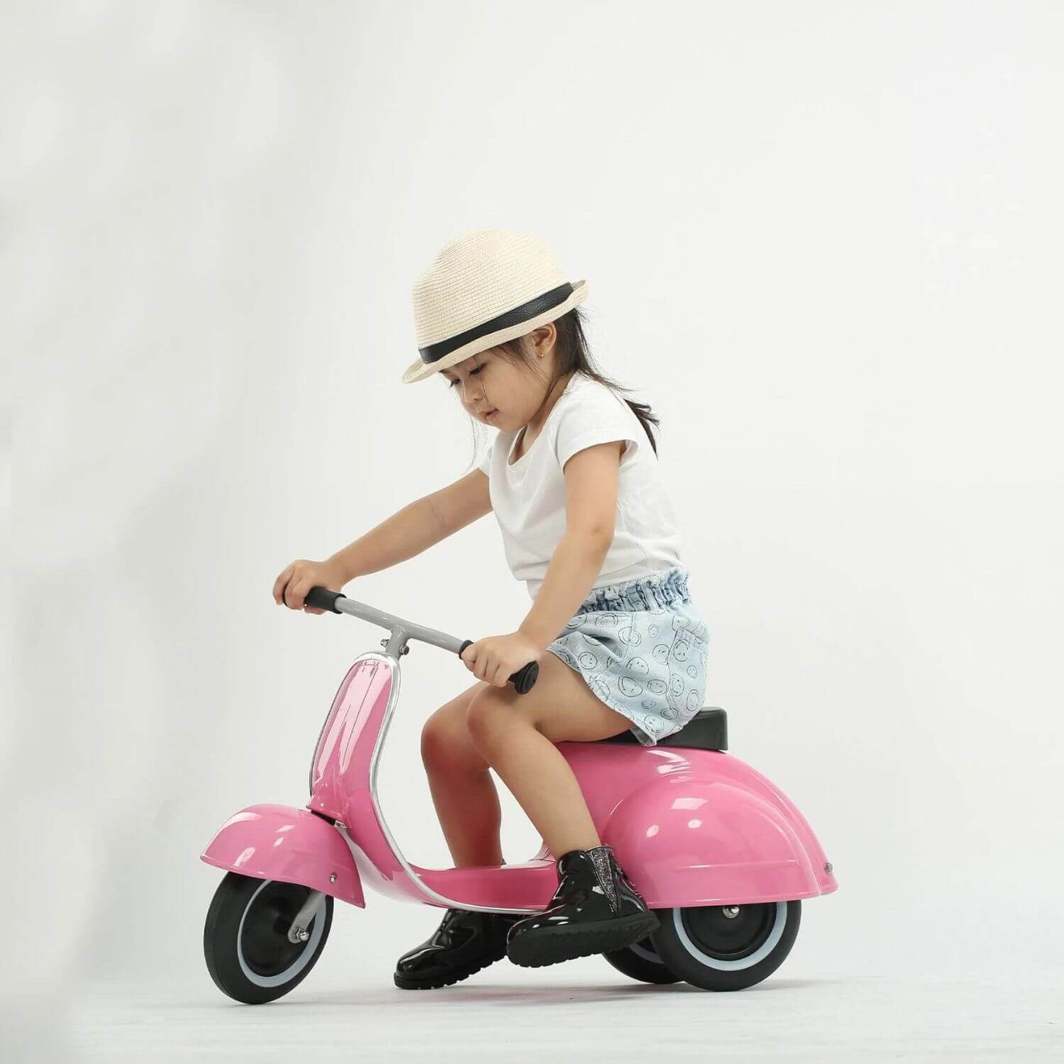 Primo Basic Ride-On with Plastic Seat Pink - Lifestyle