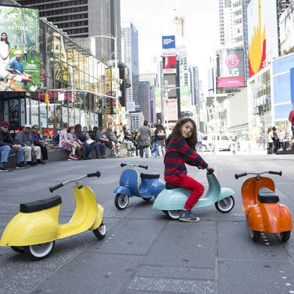 Primo Classic Ride-On Scooter Mint - Lifestyle